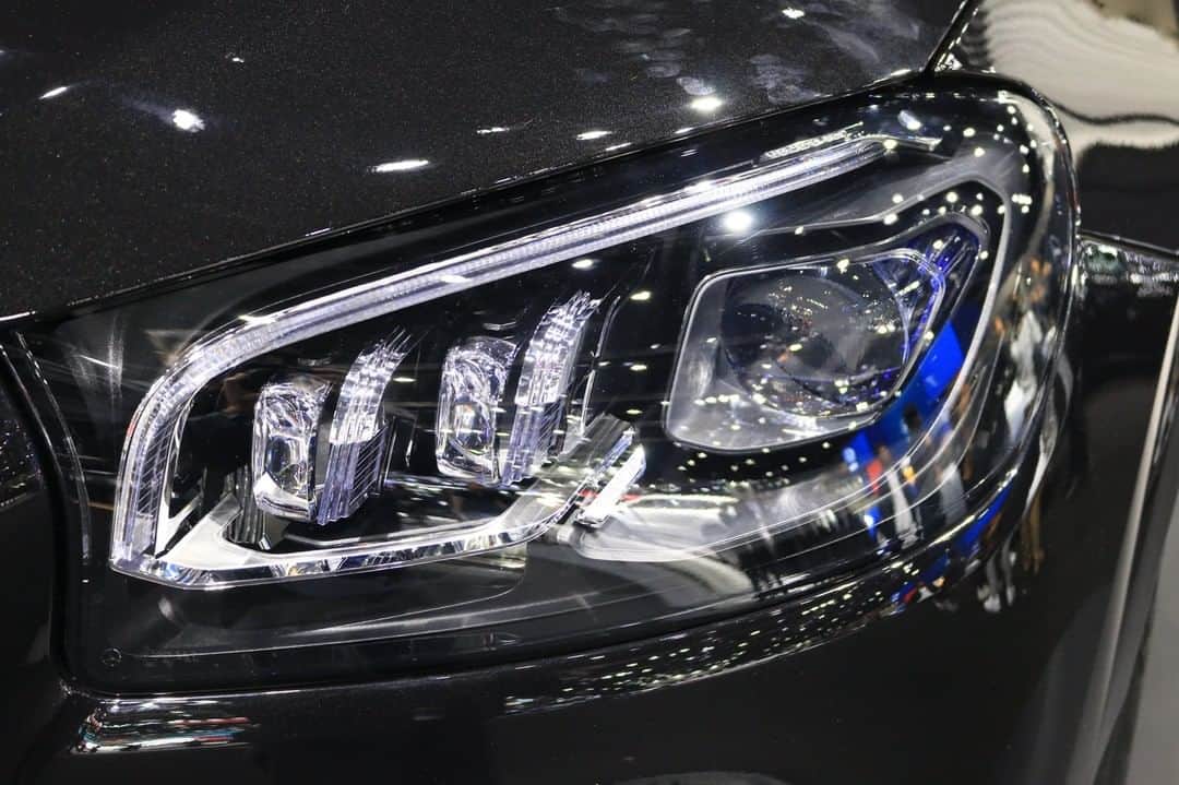 Mercedes-Benz Thailandさんのインスタグラム写真 - (Mercedes-Benz ThailandInstagram)「Mercedes-Benz GLS 350 d 4MATIC AMG Premium รถยนต์อเนกประสงค์ SUV สไตล์ออฟโรดขนาด 7 ที่นั่ง เผยโฉมครั้งแรกในงาน Motor Expo 2019 พร้อมดีไซน์ที่ดูโค้งมน ผสานความแข็งแกร่งในแบบรถ SUV ได้ลงตัว พร้อมระบบมัลติมีเดียใหม่ล่าสุดกับ MBUX ที่เรียนรู้การใช้งานของผู้ขับขี่ได้อย่างอัจฉริยะ ในราคาเริ่มต้น  8,859,000 บาท ที่รอให้คุณมาสัมผัสที่งาน Motor Expo 2019  ติดตามความเคลื่อนไหวของเมอร์เซเดส-เบนซ์ ก่อนใครได้ที่ LINE Official Account @ mercedesbenzth https://line.me/R/ti/p/%40903eurew  คลิ๊ก..เพื่อรับข้อเสนอพิเศษจาก Mercedes-Benz ได้ที่นี่ https://www.mercedes-benz.co.th/MotorExpo2019  พบกันที่งาน Motor Expo 2019 วันที่ 29 พ.ย. – 10 ธ.ค.  ณ อิมแพ็ค ชาเลนเจอร์ ฮอลล์ 1 เมืองทองธานี จันทร์ – ศุกร์ 12.00 - 22.00 น.  เสาร์ – อาทิตย์ และวันหยุดนักขัตฤกษ์ 11.00 - 22.00 น.  #WhenLifeCallsForTheBest #MotorExpo2019 #MercedesBenz #GLS #MercedesBenzThailand」11月30日 18時00分 - mercedesbenzthailand