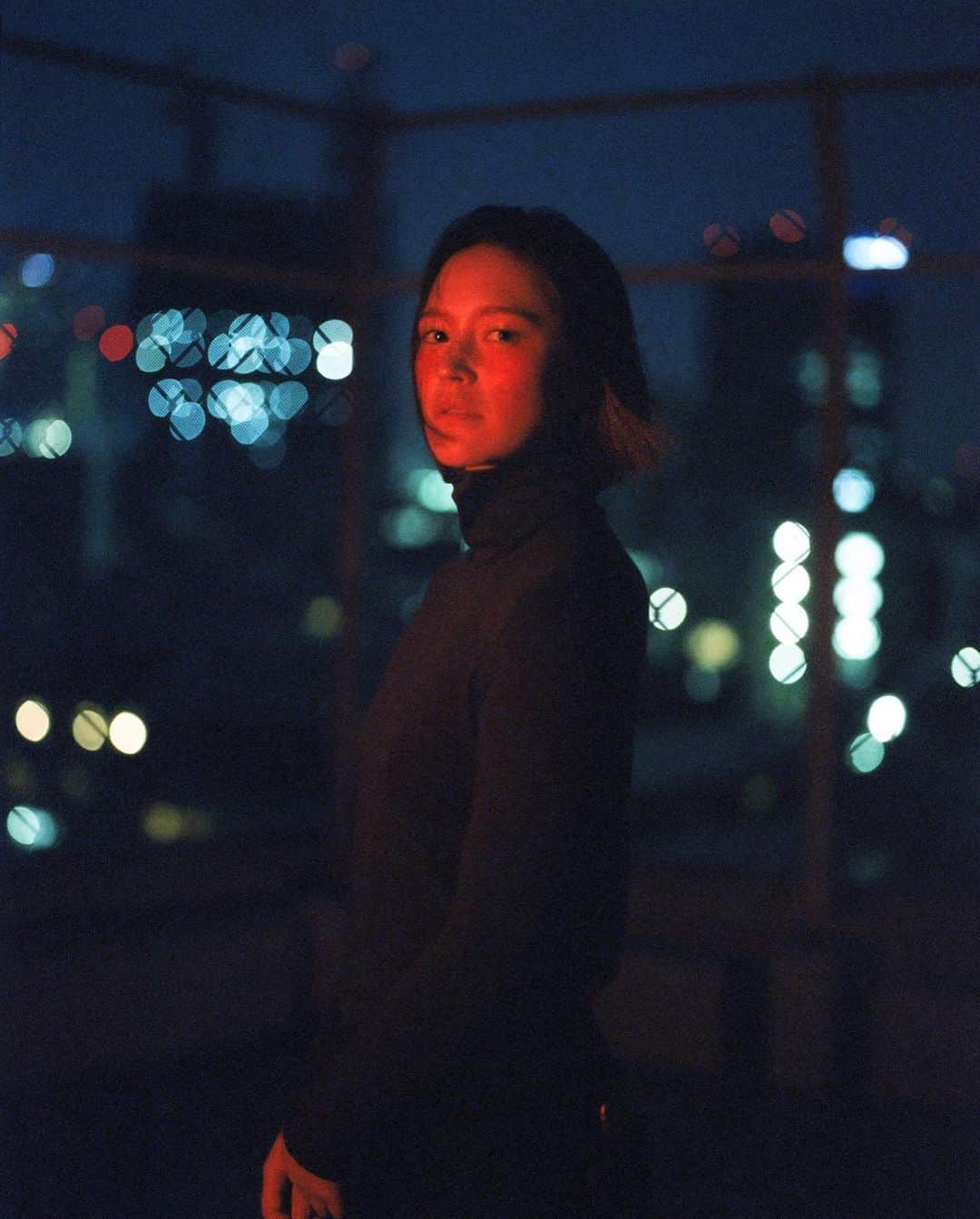 松島エミのインスタグラム：「Rooftop nights✨ @guimartinez  @masaki_sugaya  #film #mediumformat」