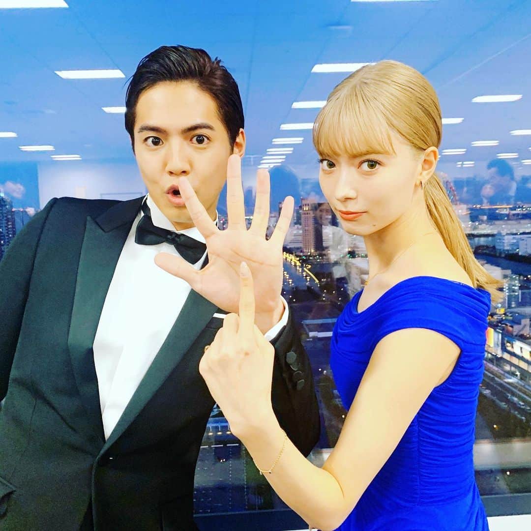 映画『午前0時、キスしに来てよ』のインスタグラム：「‪💫公開まであと6日！💫‬﻿ ﻿ ‪12/6の公開まであと6日！‬﻿ ‪1週間をきりました💋✨‬﻿ ﻿ ‪片寄さんと八木さんの‬﻿ ‪うつくしすぎるコンビネーション6で🥰！‬﻿ ﻿ ‪#片寄涼太 #八木アリサ‬﻿ ‪#午前0時キスしに来てよ #0キス‬﻿ ‪#12月6日公開‬﻿ #美しい #楓さんと柊さん ﻿ #もちろんツイッターは別バージョン！﻿ #明日から12月かあ」