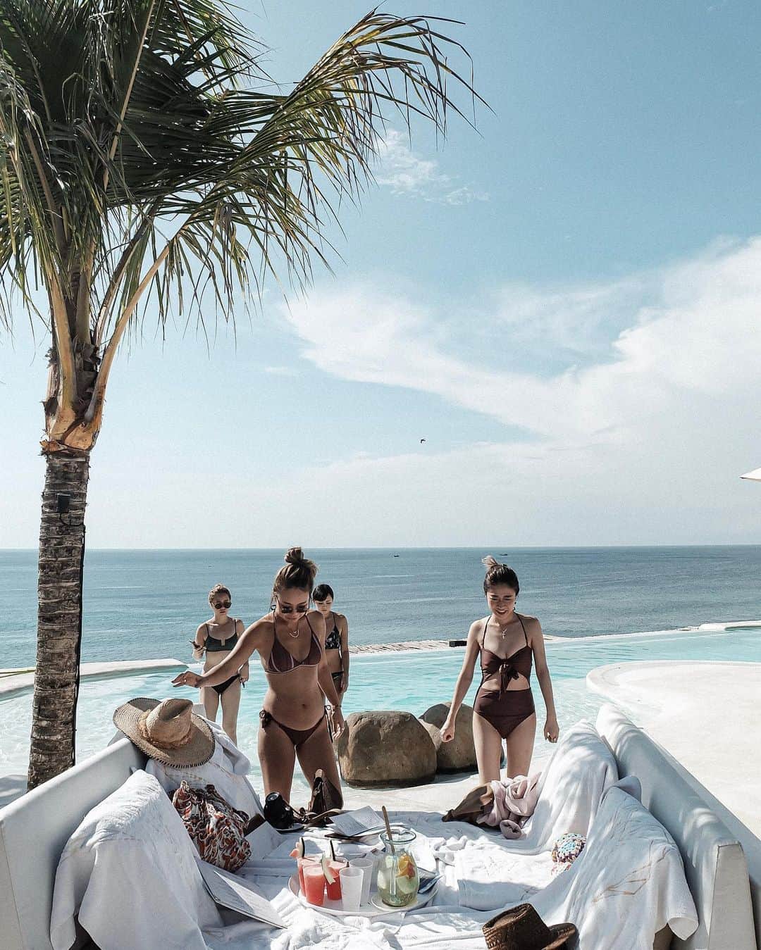 のインスタグラム：「📍El Kabron 間違いなく天国🏝 3年ぶりに行ったらpoolがおっきくなってた✨ ご飯も美味しくて最高😭💙 ㅤ #moonlitの社員旅行 📸 @bali_gaido_jun」