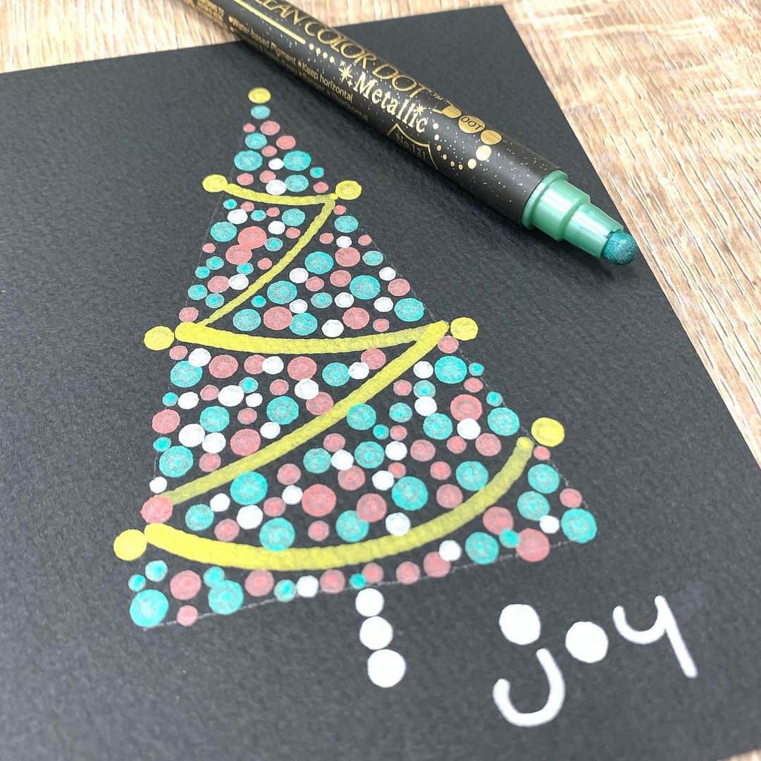 Kuretakeさんのインスタグラム写真 - (KuretakeInstagram)「#Repost @zig_cleancolordot with @get_repost ・・・ 12月になりますね〜。 クリスマスプレゼント&クリスマスカードの準備も楽しい季節ですね。 ZIG CLEAN COLOR DOT メタリックは、色の濃い紙や、筆文字を書いた上などにも、素敵にキラメキます。 #christmas #merrychristmas #クリスマス #handlettering #cleancolordot #metallic #ZIG #cambio #完美王」11月30日 10時02分 - kuretakejapan