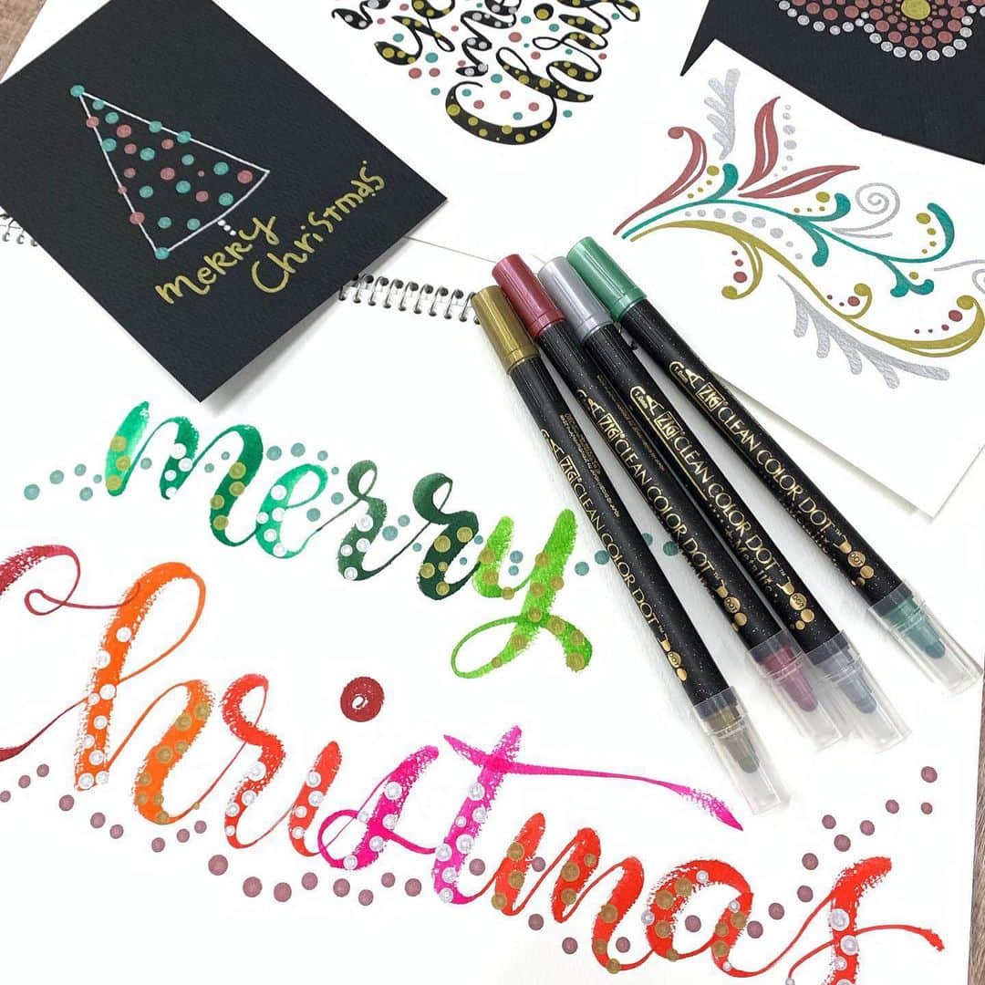 Kuretakeさんのインスタグラム写真 - (KuretakeInstagram)「#Repost @zig_cleancolordot with @get_repost ・・・ 12月になりますね〜。 クリスマスプレゼント&クリスマスカードの準備も楽しい季節ですね。 ZIG CLEAN COLOR DOT メタリックは、色の濃い紙や、筆文字を書いた上などにも、素敵にキラメキます。 #christmas #merrychristmas #クリスマス #handlettering #cleancolordot #metallic #ZIG #cambio #完美王」11月30日 10時02分 - kuretakejapan