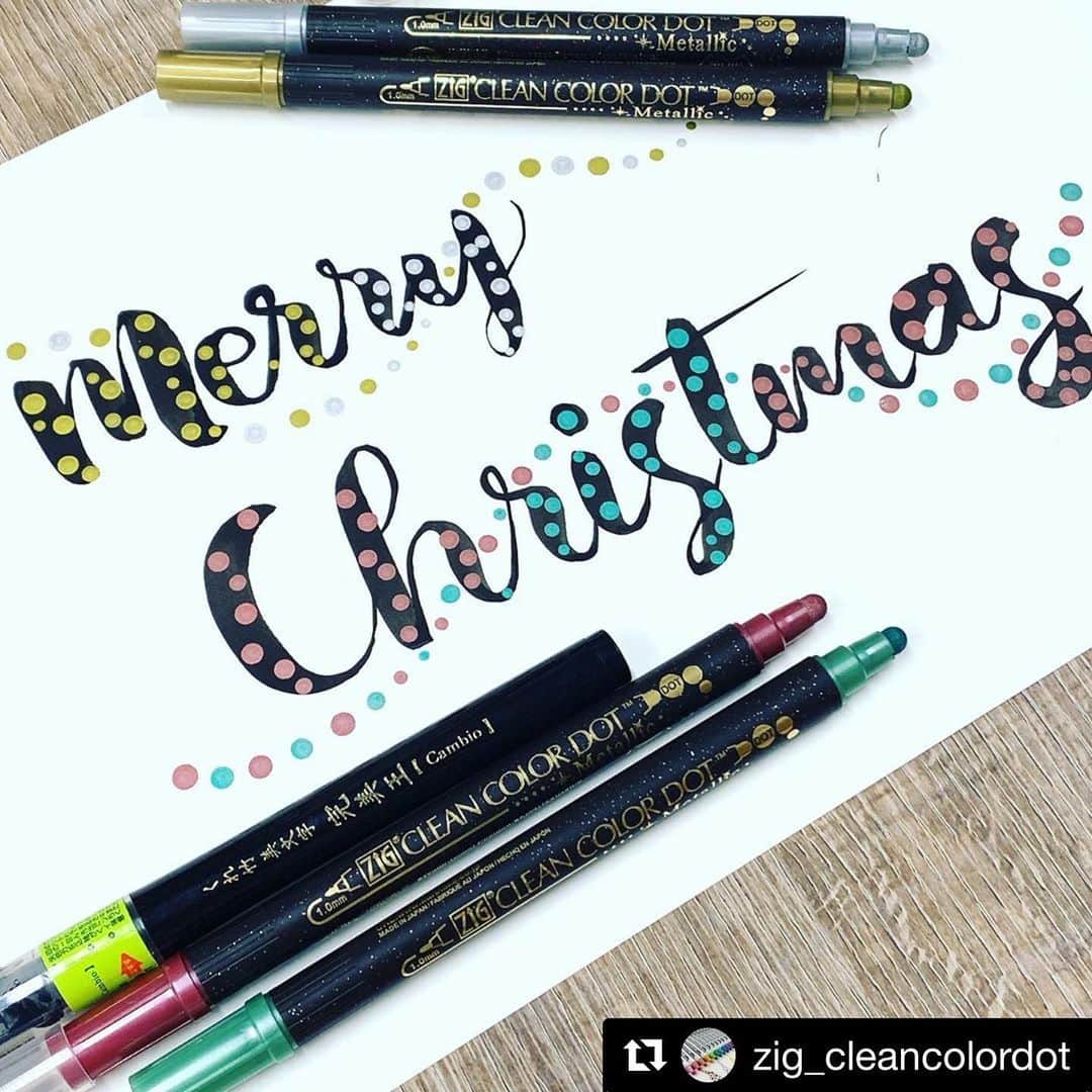 のインスタグラム：「#Repost @zig_cleancolordot with @get_repost ・・・ 12月になりますね〜。 クリスマスプレゼント&クリスマスカードの準備も楽しい季節ですね。 ZIG CLEAN COLOR DOT メタリックは、色の濃い紙や、筆文字を書いた上などにも、素敵にキラメキます。 #christmas #merrychristmas #クリスマス #handlettering #cleancolordot #metallic #ZIG #cambio #完美王」