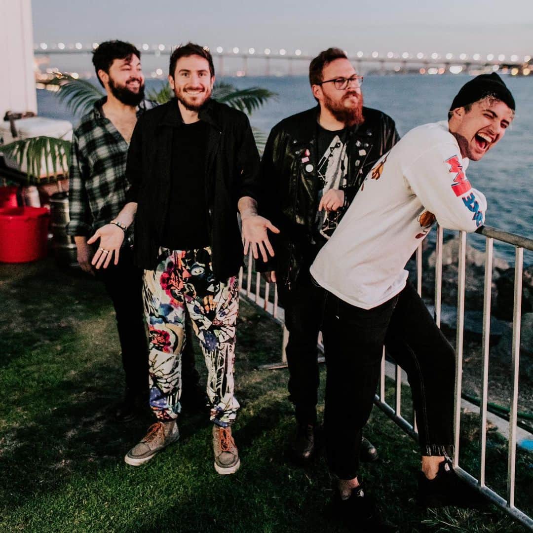 ウォーク・ザ・ムーンのインスタグラム：「👋🏼 hi - just arising from our tryptophan induced slumber and wanted to shout you out. cuz you’re great. and we’re thankful for you. and we love you. ✨❤️✨」
