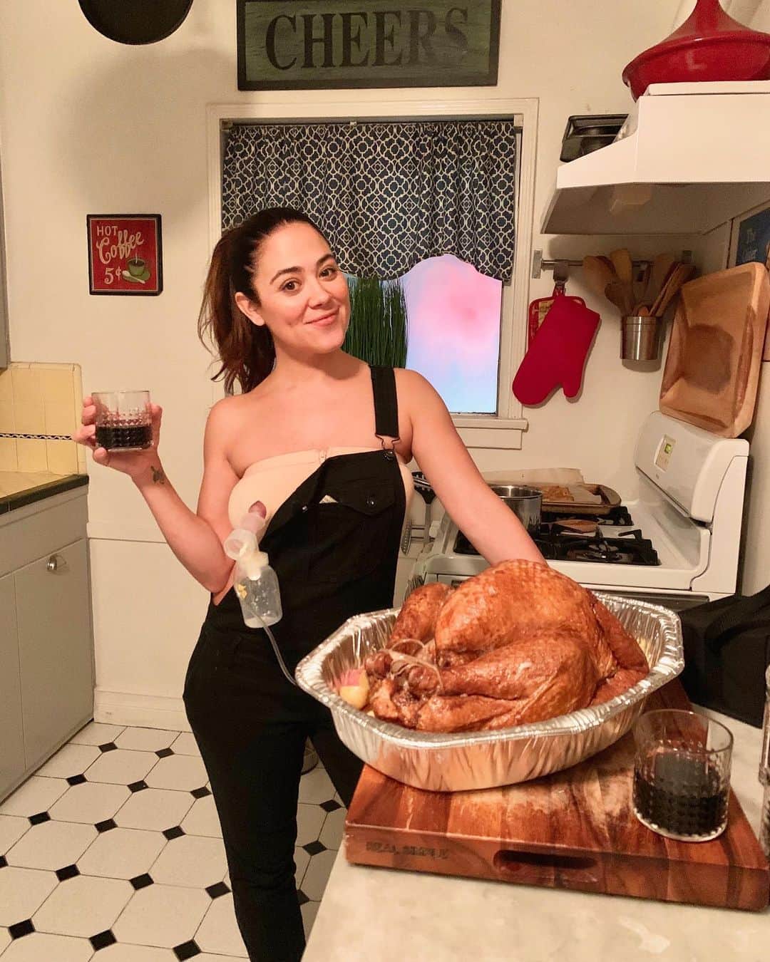 カミーユ・グアティのインスタグラム：「My new #holiday attire.」
