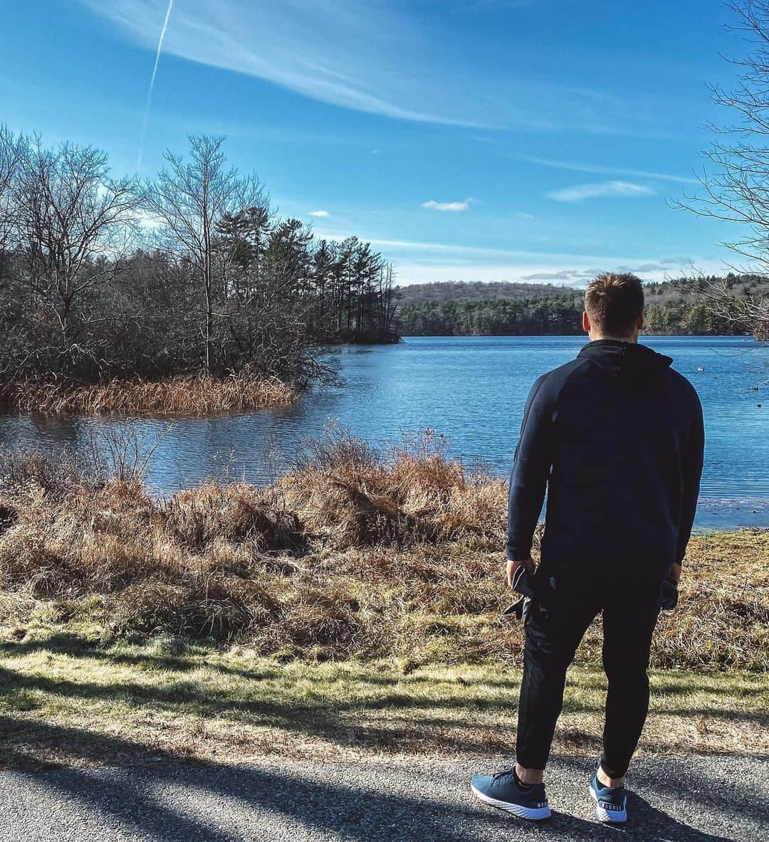 Katrin Tanja Davidsdottirさんのインスタグラム写真 - (Katrin Tanja DavidsdottirInstagram)「The BEST kind of morning ✨🏃🏼‍♀️☀️🍃 Long, easy run by the lake with this one - It was FREEZING let me tell ya’ 😜 but so beautiful. Kinda enjoying this cold actually before flying out to Dubai tmw night!」11月30日 10時46分 - katrintanja