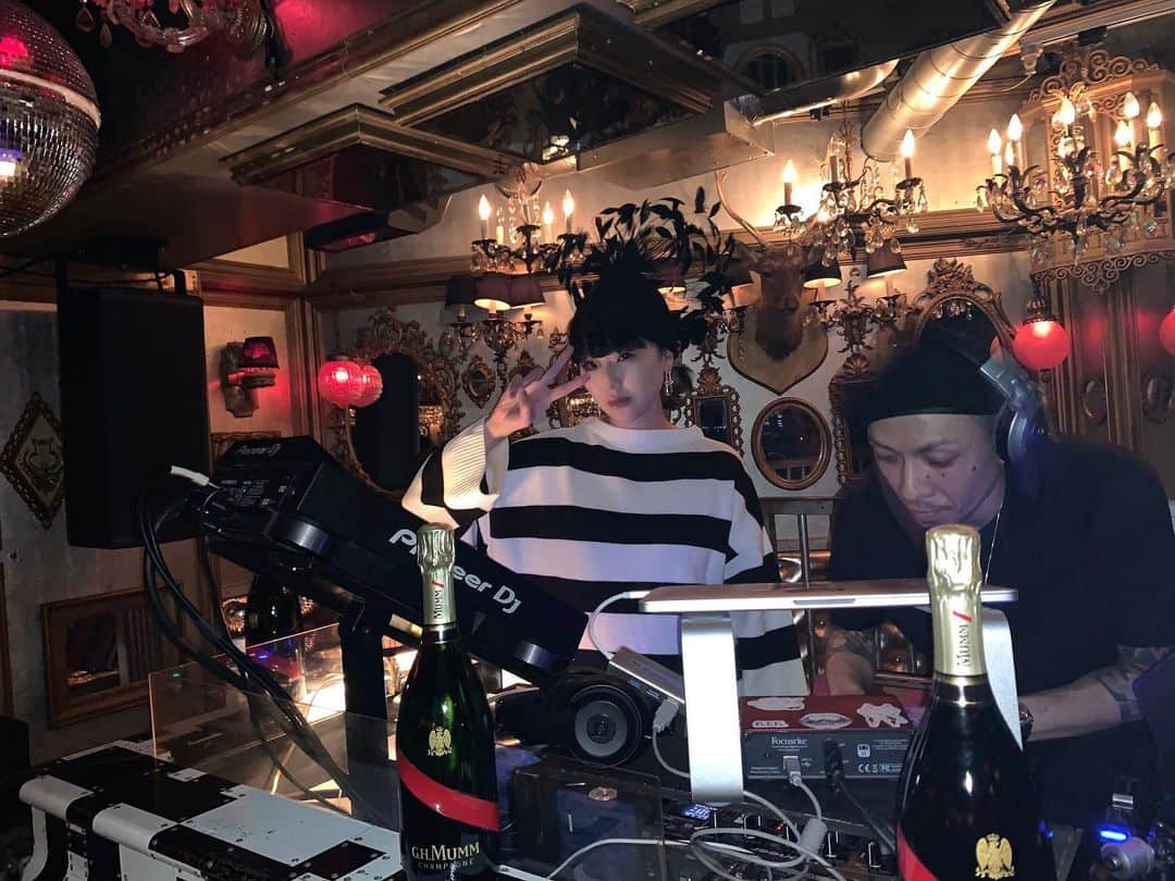 Young Juvenile Youthのインスタグラム：「Birthday bash🎂🎁 好きな音楽を流して踊って笑って最高の夜でした 🎂🥰🍾シャンパン飲みすぎた！😉 Big thanks and love for @yudaini @funktiontyo  今年は新しい出会いや発見が多い歳だったので、そこから更に素敵なことが広がって行くように頑張ろうと思いますので皆さまこれからもどうぞよろしくお願いします 😌🎂 #birthdaybash #DJ  #novemver30th #mumm #champagne #mummgrandcordon #ghmumm @ghmumm_jpn」