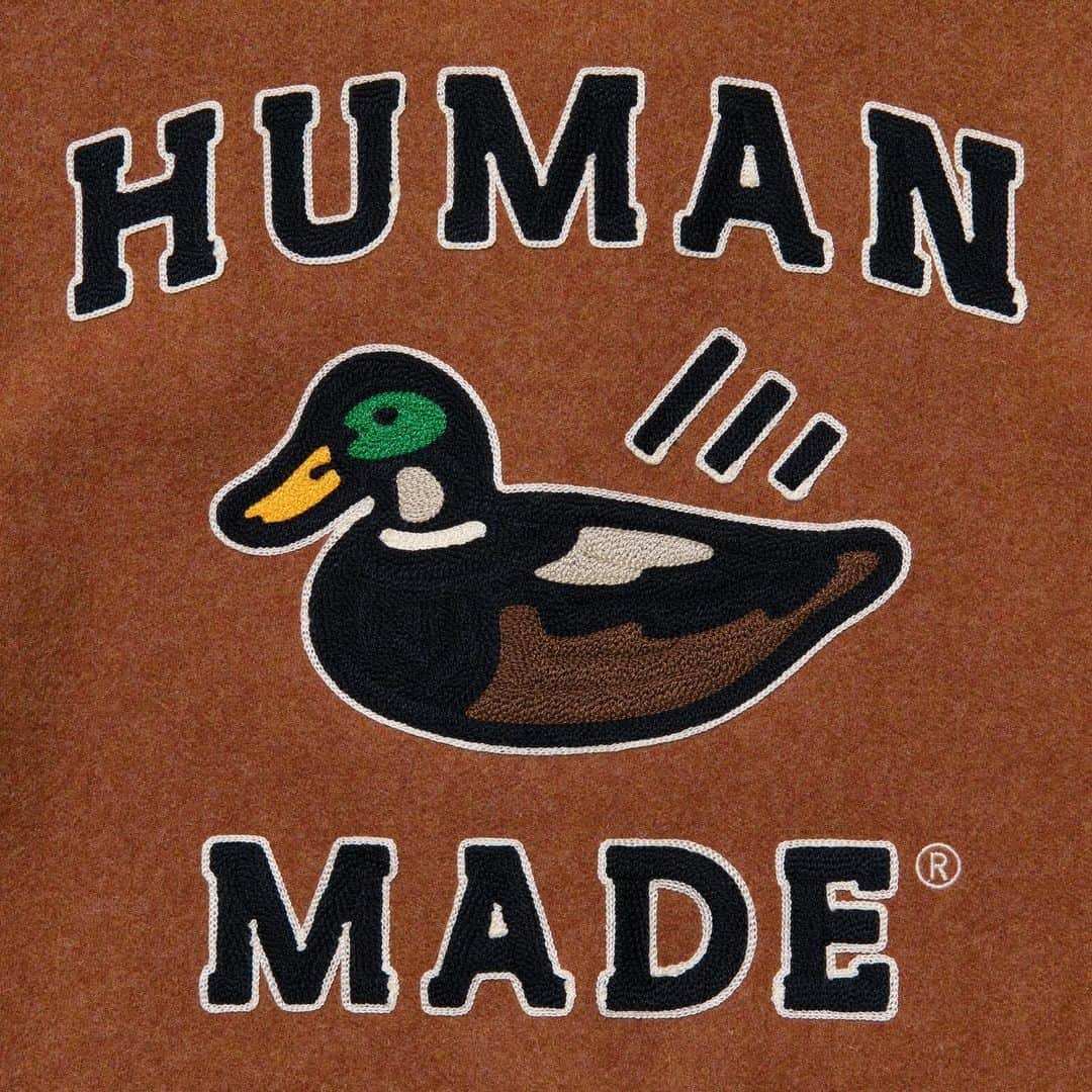 HUMAN MADEさんのインスタグラム写真 - (HUMAN MADEInstagram)「S/S 2020 NEW SEASON PRE RELEASE ITEM﻿ ﻿ "VARSITY JACKET" now available in store and online. www.humanmade.jp﻿ ﻿ メルトンで構築したリバーシブル仕様のバーシティジャケットです。ワッペンやチェーン刺繍、アームホールに沿ったレザーの飾りデザインが特徴です。﻿ Reversible melton wool varsity jacket. ﻿Features chain embroidery on the chest and leather arm trim.」11月30日 11時02分 - humanmade