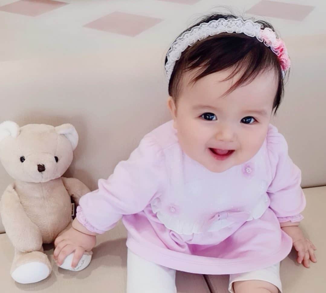 MIKI HOUSE ミキハウスさんのインスタグラム写真 - (MIKI HOUSE ミキハウスInstagram)「遊び疲れて、マイクロファーベアのぬいぐるみとそのままスヤスヤ…🧸 ベビーワンピースは柔らかなスエット素材で赤ちゃんに最適です。優しいラベンダーの色合いと胸元のデザインにこだわりました。  #mikihouse #babywear #babyfashion #babydress #babywearing #wintergift #ミキハウス #ベビーウェア #ハーフバースデー #ベビー服 #男の子ママ #女の子ママ #赤ちゃんのいる生活 #子どものいる暮らし #育児ママ #育児 #新米ママ #ベビーギフト #クリスマスプレゼント」11月30日 11時06分 - mikihouse.official