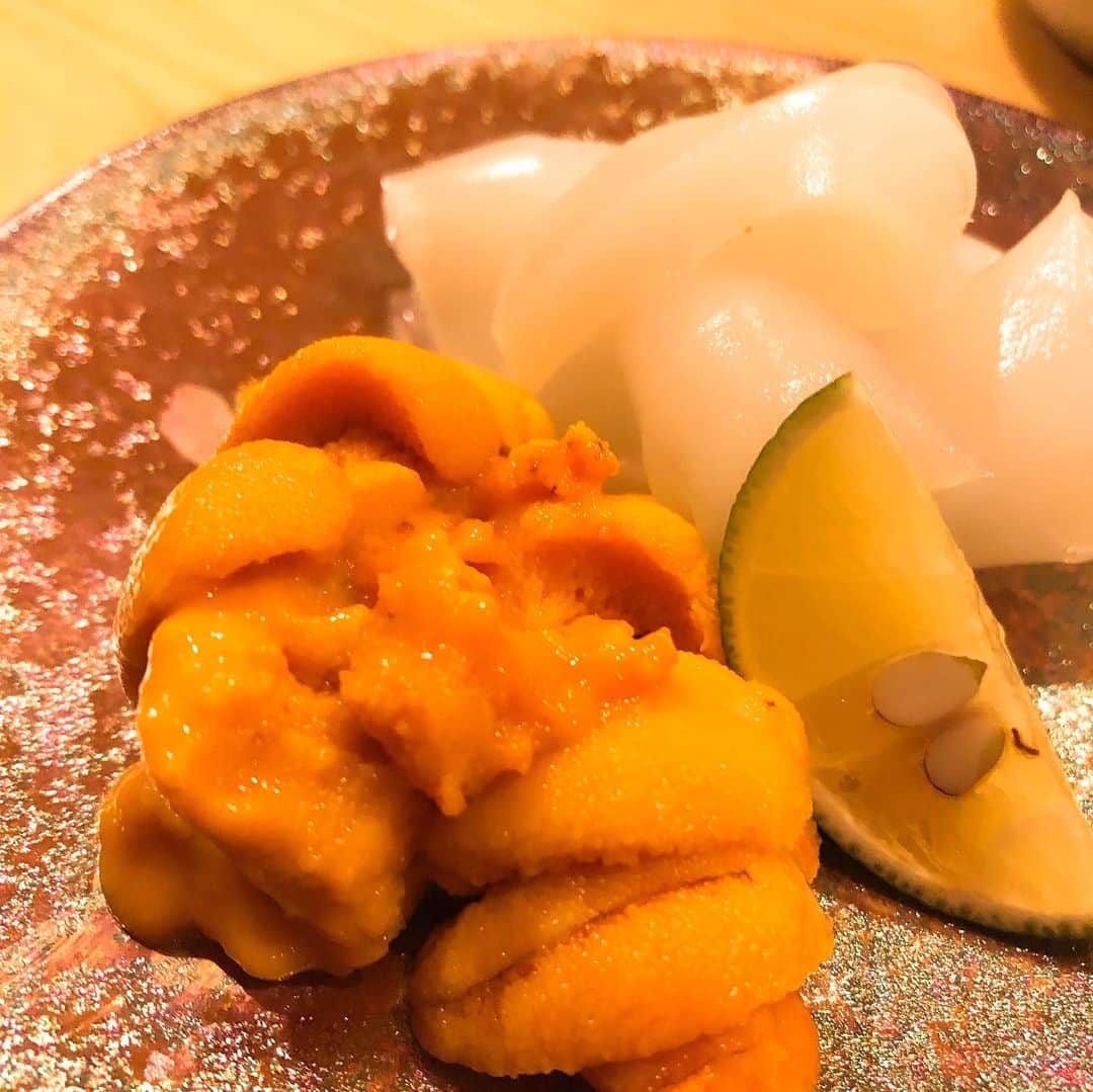 阿部洋子さんのインスタグラム写真 - (阿部洋子Instagram)「🍣🍣🍣🍣🍣 木曜夜からお寿司モードに突入しちゃって。 予約してもらったー！ 満足満足😋  テンション上がってて 📸ブレるブレる笑  #お寿司 #sushi #date  #美味しゅうございました」11月30日 11時12分 - hirocoring