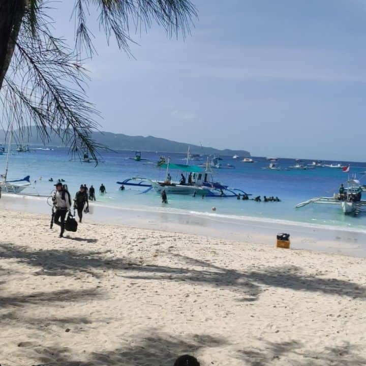 有坂翔太のインスタグラム：「海は抜群に綺麗。」
