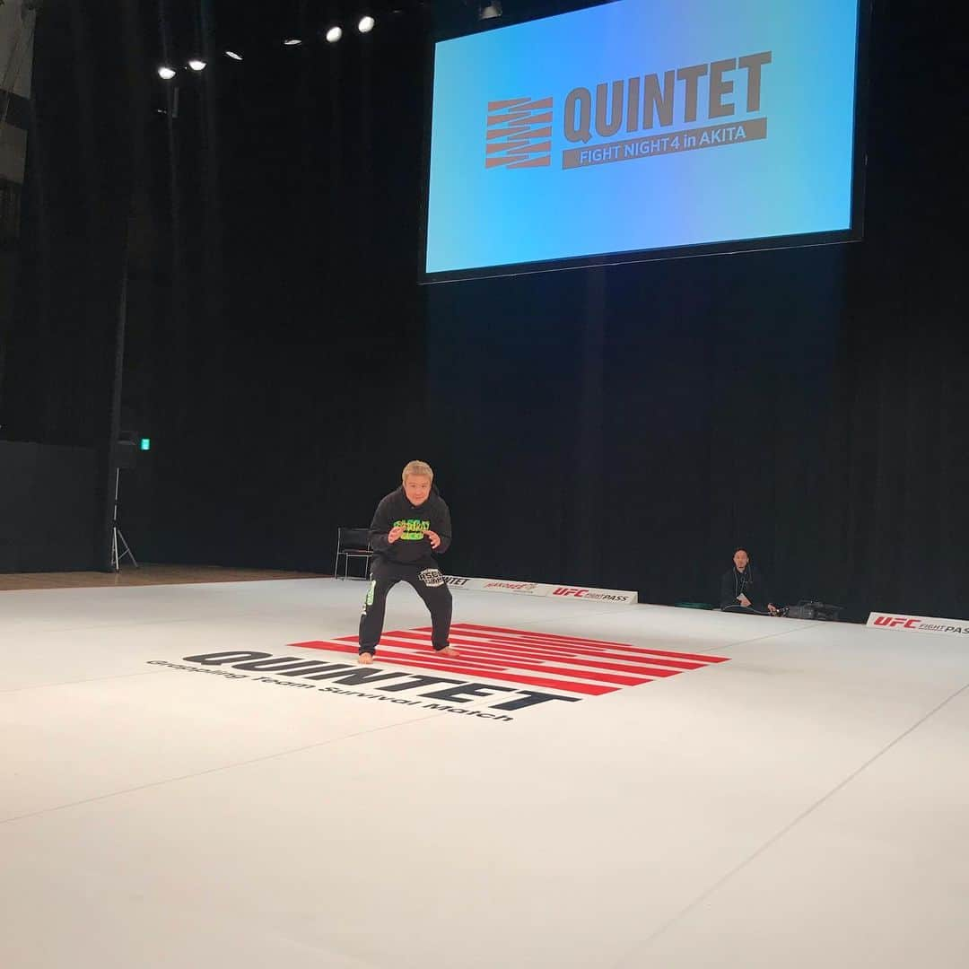 五味隆典さんのインスタグラム写真 - (五味隆典Instagram)「広いマットでウォーミングアップ😊 本日30日のQUINTET秋田大会は秋田市文化会館2時会場3時試合開始です🔥沢山の御来場お待ちしてます👹 QUINTETアイアンマンルール 桜庭和志vs五味隆典　 QUINTETルール 佐藤洋一郎vs帯谷信広」11月30日 11時30分 - takanorigomi