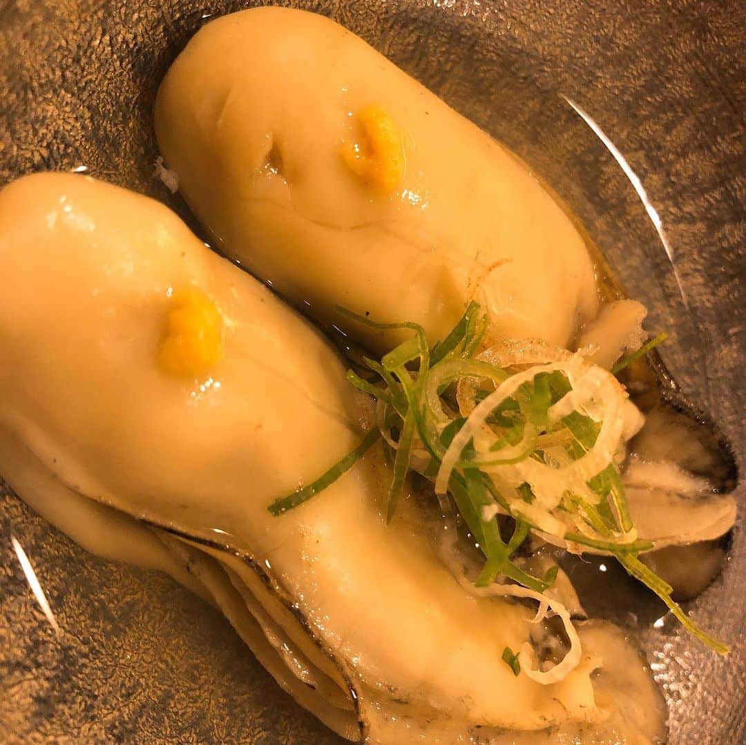 阿部洋子さんのインスタグラム写真 - (阿部洋子Instagram)「🍣👯‍♀️🥂 #美味しゅうございました  #sushi  ウニ😊💘だいすき♡」11月30日 11時23分 - hirocoring