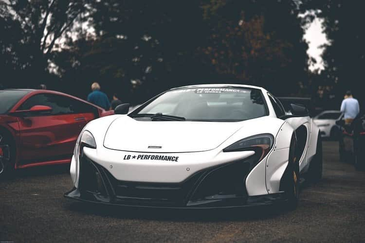 CarsWithoutLimitsさんのインスタグラム写真 - (CarsWithoutLimitsInstagram)「LibertyWalk McLaren 650s FOR SALE! Would you drive this thing? COMMENT BELOW 👻 Owner @ryo_hwang  Photo @ ? #carswithoutlimits #mclaren #650s #mclaren650s #libertywalk #libertywalkkato #libertywalkmclaren #white #widebody #mclarenmonday #carcarscars #carporn #amazingcars #v8」11月30日 11時27分 - carswithoutlimits