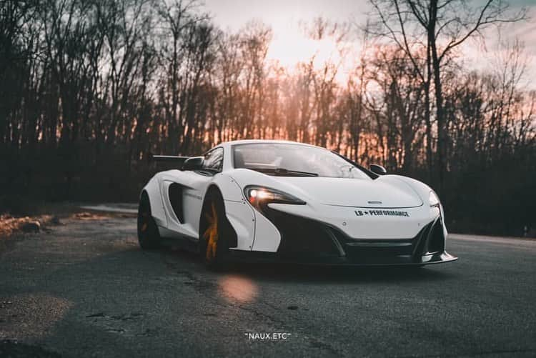 CarsWithoutLimitsさんのインスタグラム写真 - (CarsWithoutLimitsInstagram)「LibertyWalk McLaren 650s FOR SALE! Would you drive this thing? COMMENT BELOW 👻 Owner @ryo_hwang  Photo @ ? #carswithoutlimits #mclaren #650s #mclaren650s #libertywalk #libertywalkkato #libertywalkmclaren #white #widebody #mclarenmonday #carcarscars #carporn #amazingcars #v8」11月30日 11時27分 - carswithoutlimits