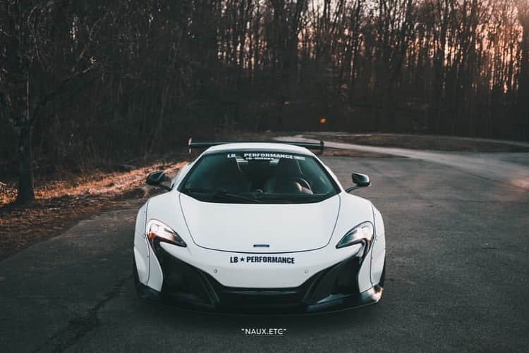 CarsWithoutLimitsさんのインスタグラム写真 - (CarsWithoutLimitsInstagram)「LibertyWalk McLaren 650s FOR SALE! Would you drive this thing? COMMENT BELOW 👻 Owner @ryo_hwang  Photo @ ? #carswithoutlimits #mclaren #650s #mclaren650s #libertywalk #libertywalkkato #libertywalkmclaren #white #widebody #mclarenmonday #carcarscars #carporn #amazingcars #v8」11月30日 11時27分 - carswithoutlimits