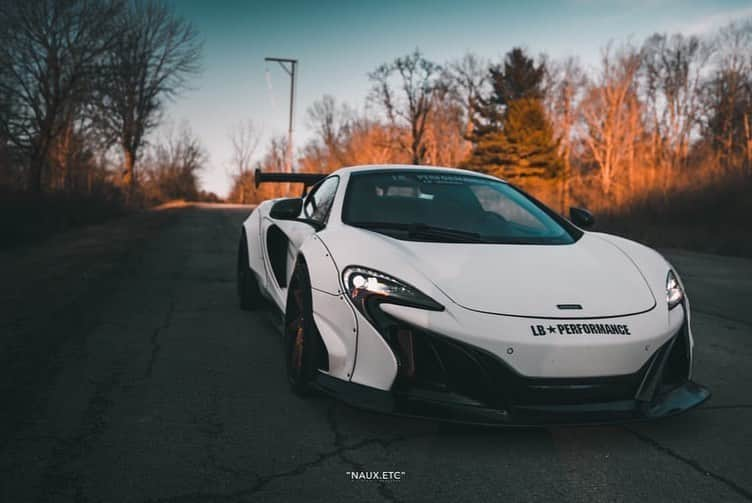 CarsWithoutLimitsさんのインスタグラム写真 - (CarsWithoutLimitsInstagram)「LibertyWalk McLaren 650s FOR SALE! Would you drive this thing? COMMENT BELOW 👻 Owner @ryo_hwang  Photo @ ? #carswithoutlimits #mclaren #650s #mclaren650s #libertywalk #libertywalkkato #libertywalkmclaren #white #widebody #mclarenmonday #carcarscars #carporn #amazingcars #v8」11月30日 11時27分 - carswithoutlimits