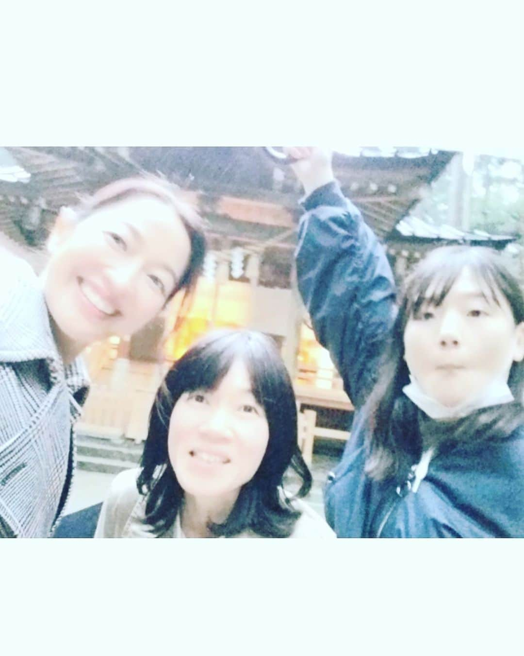 羽田美智子さんのインスタグラム写真 - (羽田美智子Instagram)「ずーっと行きたかった『お岩神社』さん。念願叶って、お仕事帰りに参拝させていただきました！とっても空気が澄んでて清々しくて、雨降っていたのも美しくて、心が晴れ晴れとしました☀️ パワースポットとして近年人気だそうですが、聖なるものが充満してて素晴らしい所でした✨✨ またすぐにでも訪れたいす！ 皆様にも聖なるものが届きますように✨✨✨ #茨城県 #日立市 #御岩神社 #パワースポット」11月30日 11時39分 - michikohada