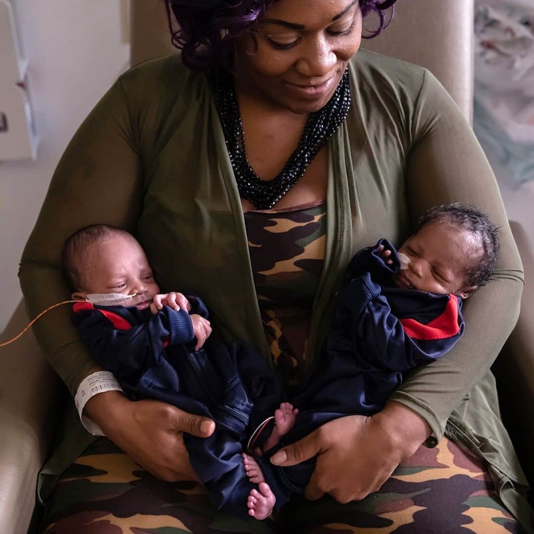 CNNさんのインスタグラム写真 - (CNNInstagram)「While much of America was gathering around a dining table on Thanksgiving, a hospital in Missouri stayed busy caring for not one, not two, not even three, but 12 sets of newborn twins. The cuteness overload occurred this week at Saint Luke's Hospital in Kansas City. Staff believe it's the largest number of twins the hospital has ever cared for at once. (📸: Helen Ransom/Faces You Love)」11月30日 11時55分 - cnn