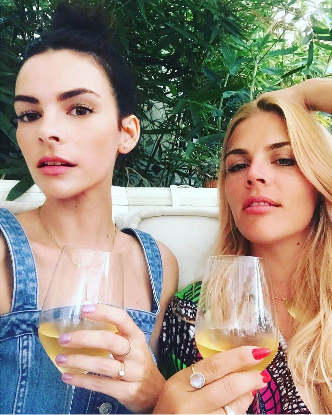 ビジー・フィリップスさんのインスタグラム写真 - (ビジー・フィリップスInstagram)「Happy Birthday to @kellyoxford. Here we are in 2016 when you were blonde and I was into my fashion glasses. Then the night I got too drunk on orange wine, then one of our Disneyland trips, then just our tits in a pool. I loved us then and love us now and happy birthday here's to many more and also this year will be the best year yet because every year gets better and that's a fact.❤️❤️❤️❤️」11月30日 12時07分 - busyphilipps