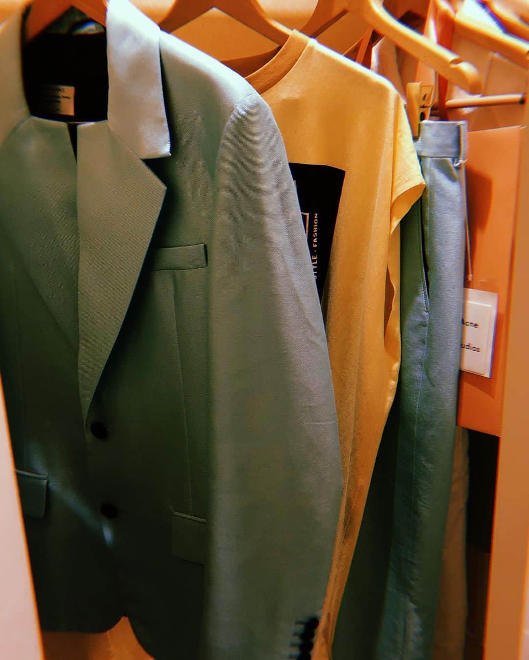 IVANさんのインスタグラム写真 - (IVANInstagram)「* @acnestudios Opening party at Nagoya🎊 💚🕺💚me on manish look 💘 Thank you #acnestudios #japan @t_chainz_  久しぶりのメンズルックで宝塚男役トップスターな気持ちでくり出したんだ🤫💚💫 #アクネ #名古屋 #スウェーデンチーム #社長さんも皆ハッピーできゅん #やはり海外の人達はスナックカラオケが大好きみたい #楽しかった♡ #全身アクネ #セットアップ可愛すぎた」11月30日 12時16分 - fresanaca