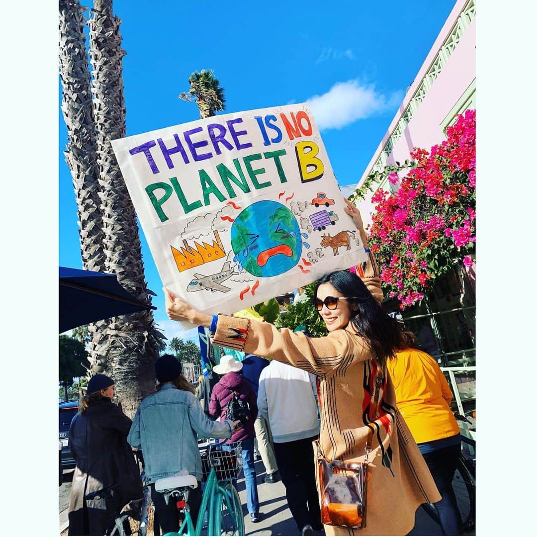 TAO（岡本多緒）さんのインスタグラム写真 - (TAO（岡本多緒）Instagram)「Stand up for our planet🌏﻿ ﻿ 私たちの地球の為に立ち上がろう✨﻿ ﻿ #fridayforfuture ﻿#globalclimatestrike」11月30日 12時27分 - taookamoto