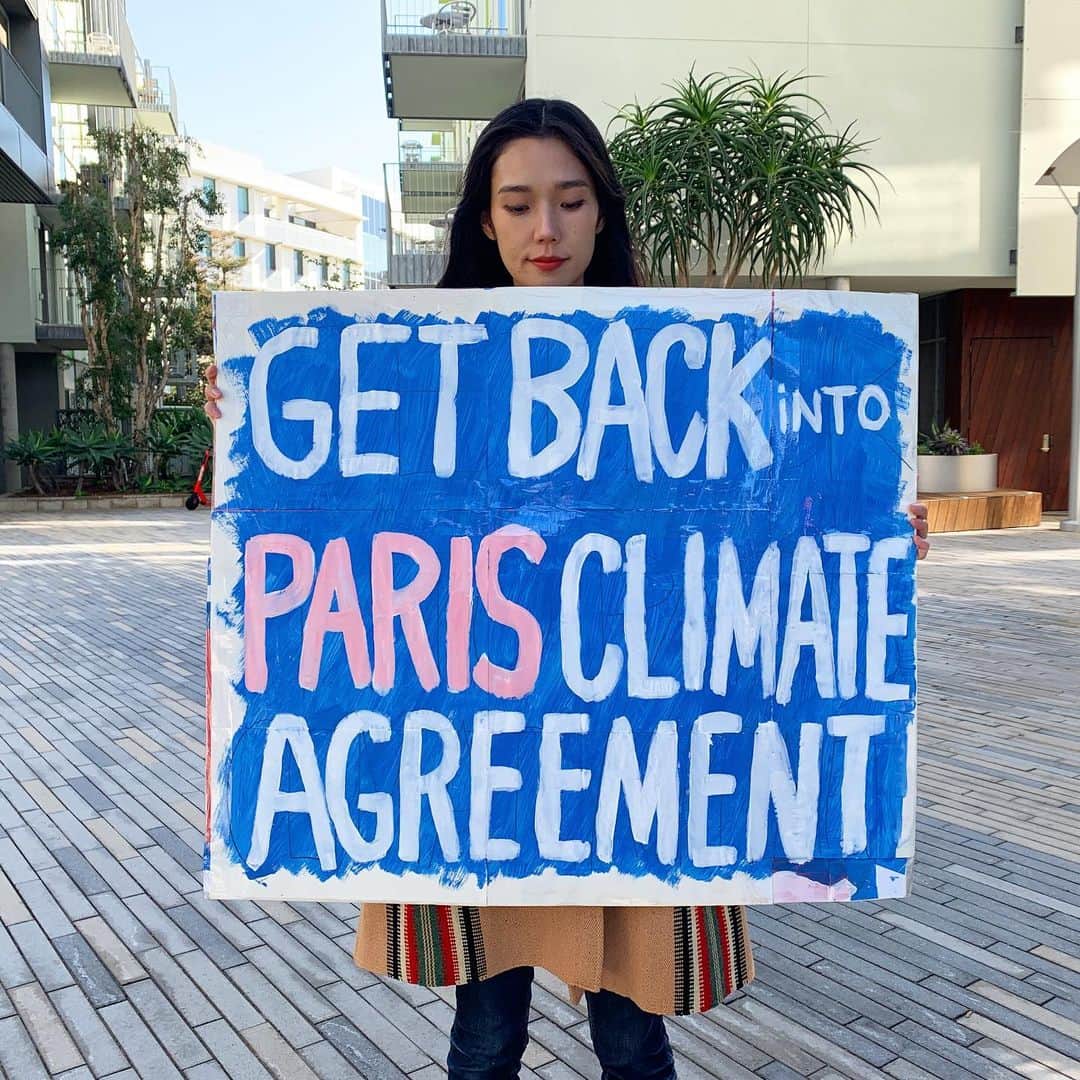 TAO（岡本多緒）さんのインスタグラム写真 - (TAO（岡本多緒）Instagram)「Stand up for our planet🌏﻿ ﻿ 私たちの地球の為に立ち上がろう✨﻿ ﻿ #fridayforfuture ﻿#globalclimatestrike」11月30日 12時27分 - taookamoto