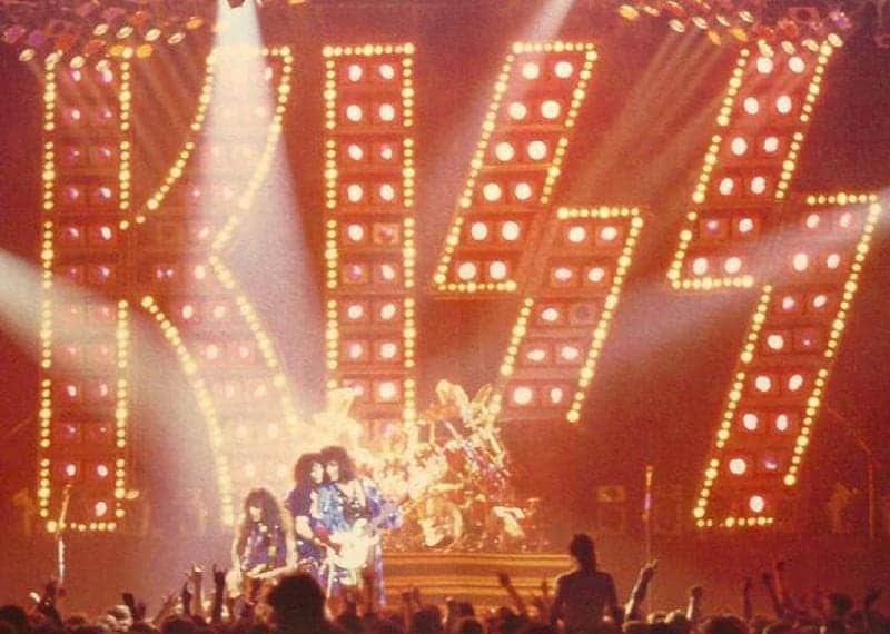KISSさんのインスタグラム写真 - (KISSInstagram)「#KISSTORY - November 29, 1985 - 91-date #KISS ASYLUM Tour opened at the Barton Coliseum in Little Rock, Arkansas.  Did you see a show on this tour? Where?」11月30日 12時43分 - kissonline