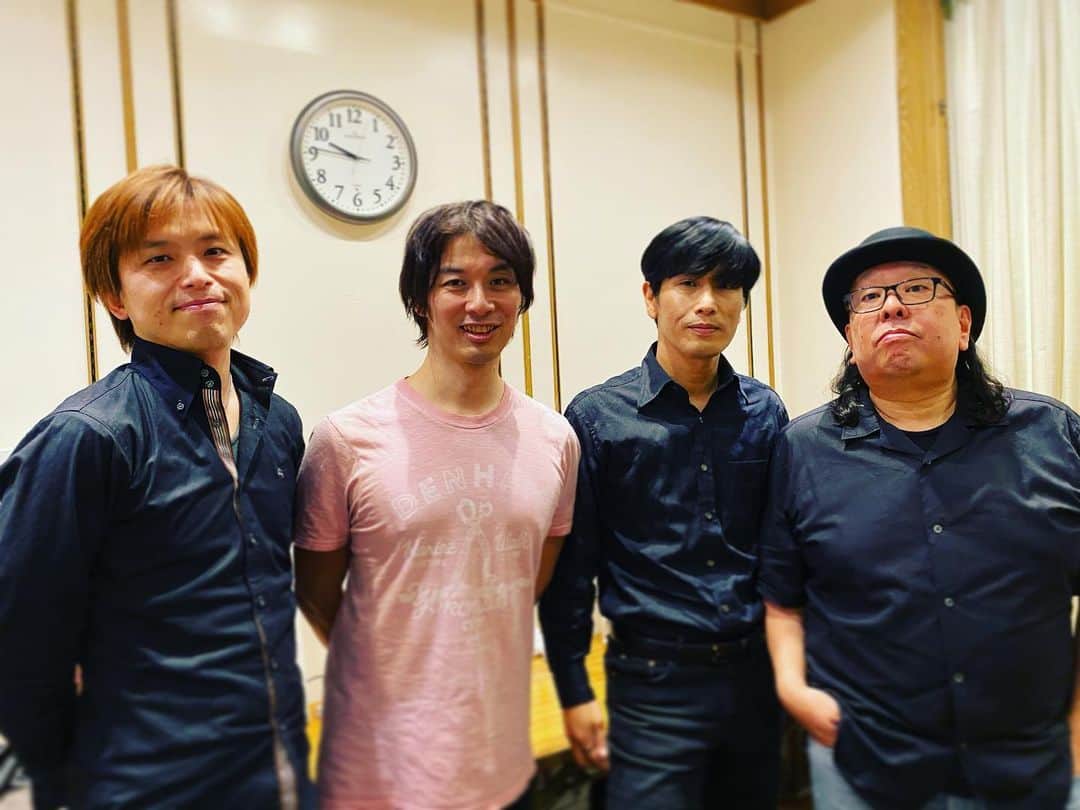 ただすけのインスタグラム：「タマタイチポンすけ集合写真 ポンプさんとタマちゃんのリズム隊は、包容力があって安心して演奏出来ました。 タイチくんとの演奏のやり取りも楽しく、ギタリストとしての知らない一面が見れて嬉しかったです。 またいずれやりましょう。」