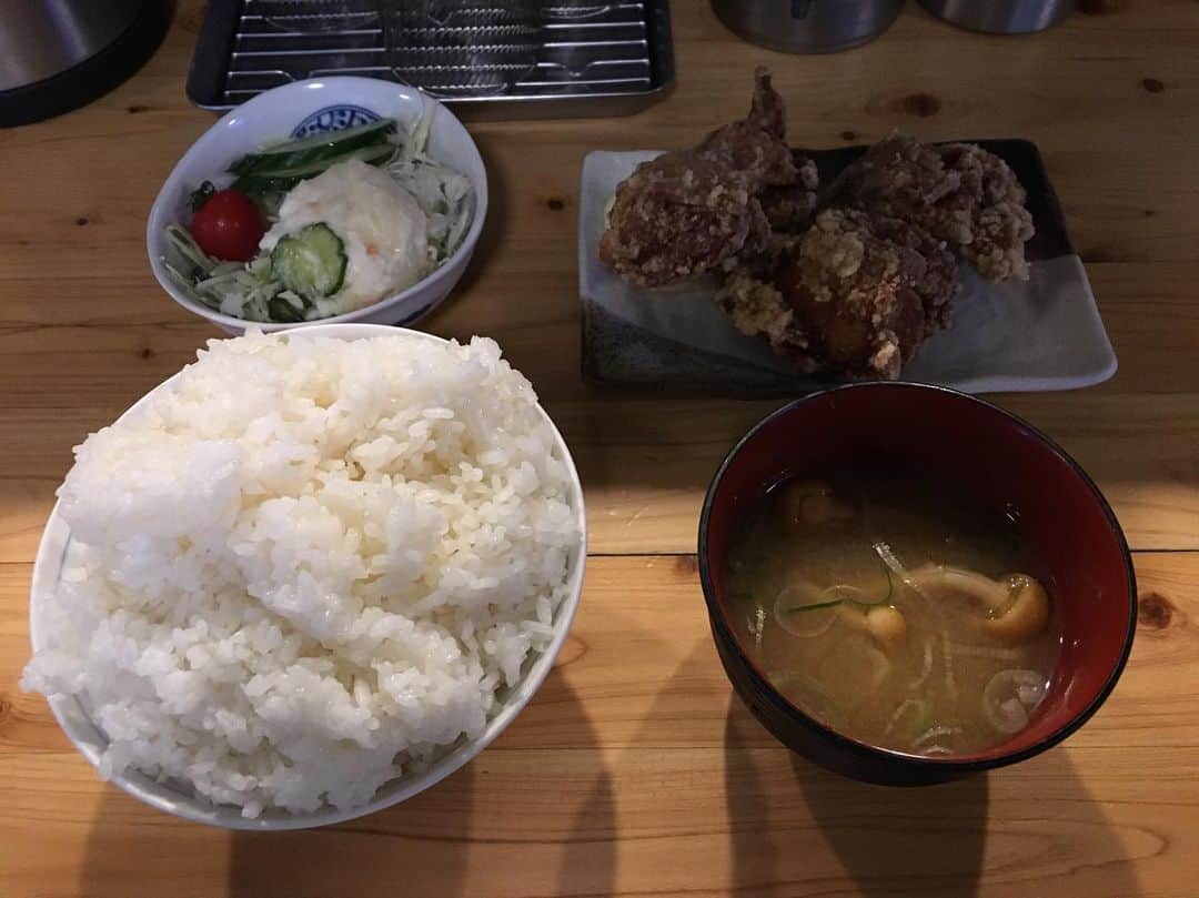 ループウィラーさんのインスタグラム写真 - (ループウィラーInstagram)「. お久しぶりの #LWグルトン 😋 お買い物途中、お腹が空いたらコチラへどうぞ👍🏼 夕方前は店内も落ち着いて良い雰囲気です😌 You can eat  delicious lunch here. #lwglutton #ループウィラーグルトン #LWSENDAGAYA #ループウィラー千駄ヶ谷 #原宿#harajuku #定食 #唐揚げ #からあげ #karaage」11月30日 12時54分 - loopwheeler_nakamura