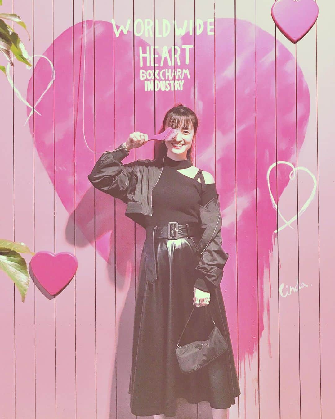 奥村佳恵のインスタグラム：「🎨💘 #heart #❤️ #pink #allblack」