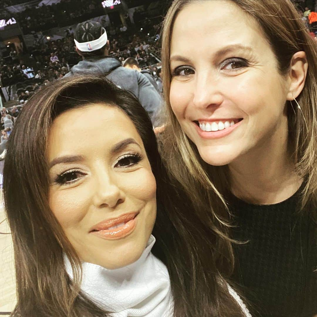 エヴァ・ロンゴリアさんのインスタグラム写真 - (エヴァ・ロンゴリアInstagram)「Game Time! #GoSpursGo #Texas #Home @cookwithclaudia」11月30日 13時02分 - evalongoria