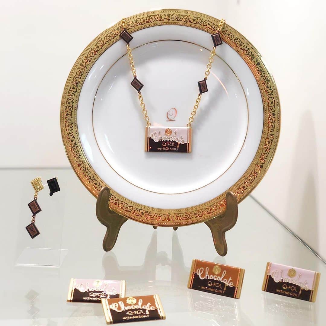 のインスタグラム：「#happyblackfriday ✨ ﻿ Have sweet holidays with our chocolate❤️﻿ ﻿ ★★★ BLACK FRIDAY SPECIAL★★★﻿ ﻿ - 10% DISCOUNT ✨﻿ - SHIPPING FREE  on orders over 150USD✈️﻿ ﻿ until November 30th 11:59pm JST tonight!」