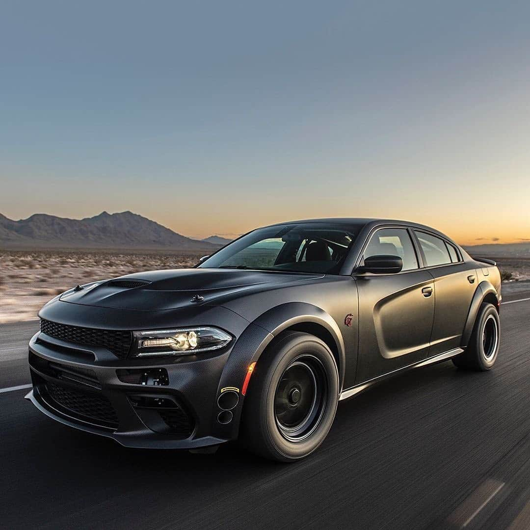 CARLiFESTYLEさんのインスタグラム写真 - (CARLiFESTYLEInstagram)「1500hp Twin Turbo Demon V8 Carbon fiber Charger with AWD. What do you guys think? Photo by @drewphillipsphoto | @speedkore01 #carlifestyle #demon #awd #charger」11月30日 13時30分 - carlifestyle