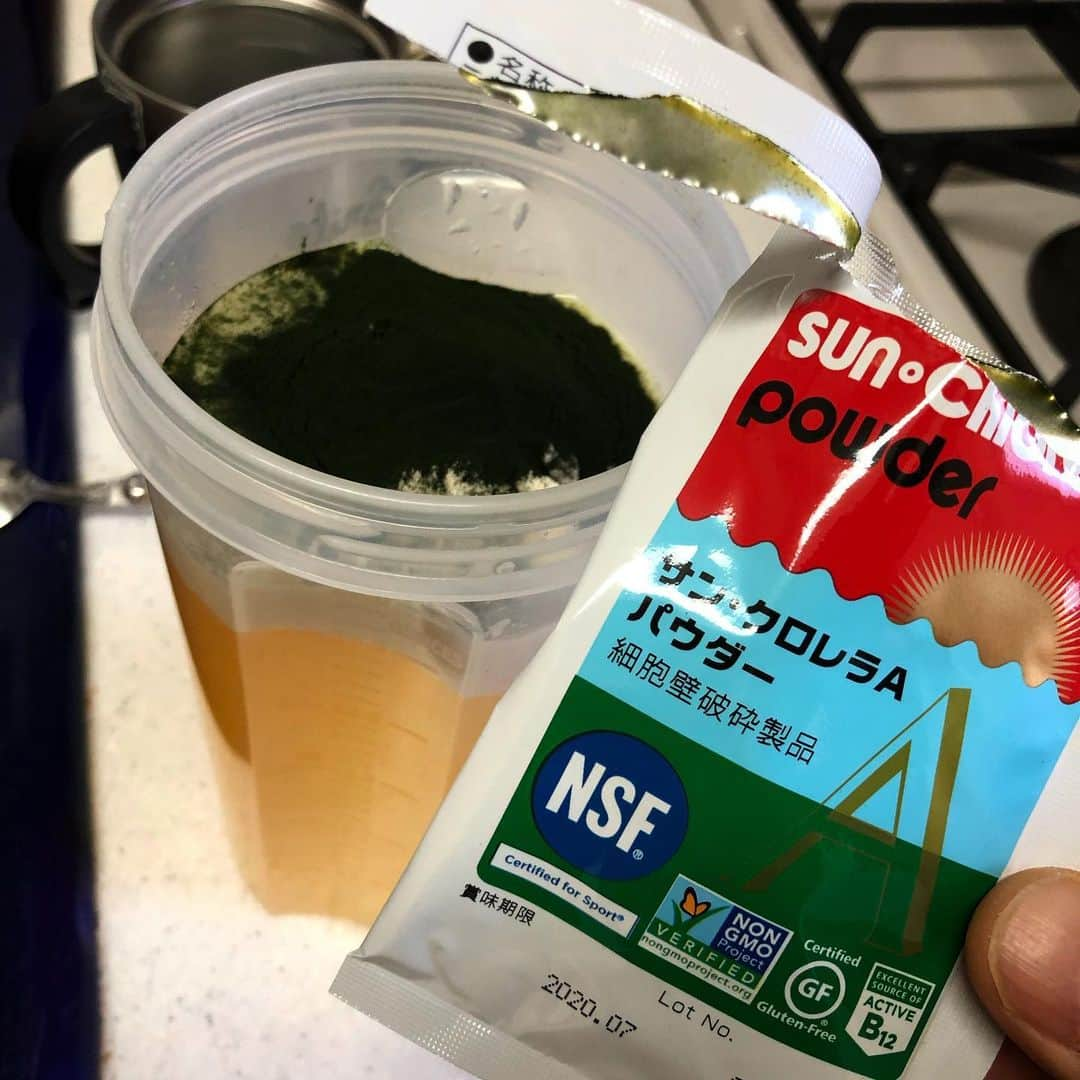 鈴木みのるさんのインスタグラム写真 - (鈴木みのるInstagram)「everyday  #teamsunchlorella #sunchlorella #サンクロレラ #sunchlorellasport 水1 : オレンジジュース1 の割合にプロテイン3とサンクロレラパウダー1を加えて朝夜と2回飲んでいる。各栄養素のバランスと吸収がかなり良いことを実感している。この栄養バランスで疲れにくい体を手に入れることが出来た。毎日のルーティン。」11月30日 13時50分 - suzuki.d.minoru