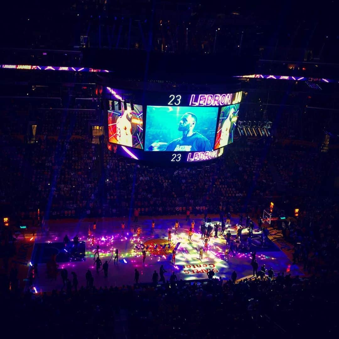 Red Hot Chili Peppersさんのインスタグラム写真 - (Red Hot Chili PeppersInstagram)「Go Lakers 💜💛」11月30日 14時01分 - chilipeppers