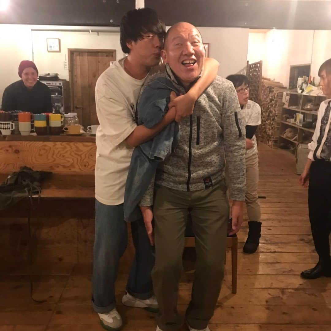 村本大輔さんのインスタグラム写真 - (村本大輔Instagram)「今夜札幌で独演会  ウーマンラッシュアワー村本の独演を土曜日の夜に札幌で〜シークレットコメディショー〜 【出 演】：ウーマンラッシュアワー村本大輔 【開催日】：１１月３０日（土) 【会 場】：マルチスペース・エフ （住所）札幌市中央区南9条西3丁目1-6彩木ビル4F 【開 場】：20時00分 【開 演】：20時30分（終演21時30分予定） 【料 金】：3,000円（前売り/当日共に）  チケット少しあります。当日現金清算でも大丈夫です。」11月30日 14時04分 - muramotodaisuke1125