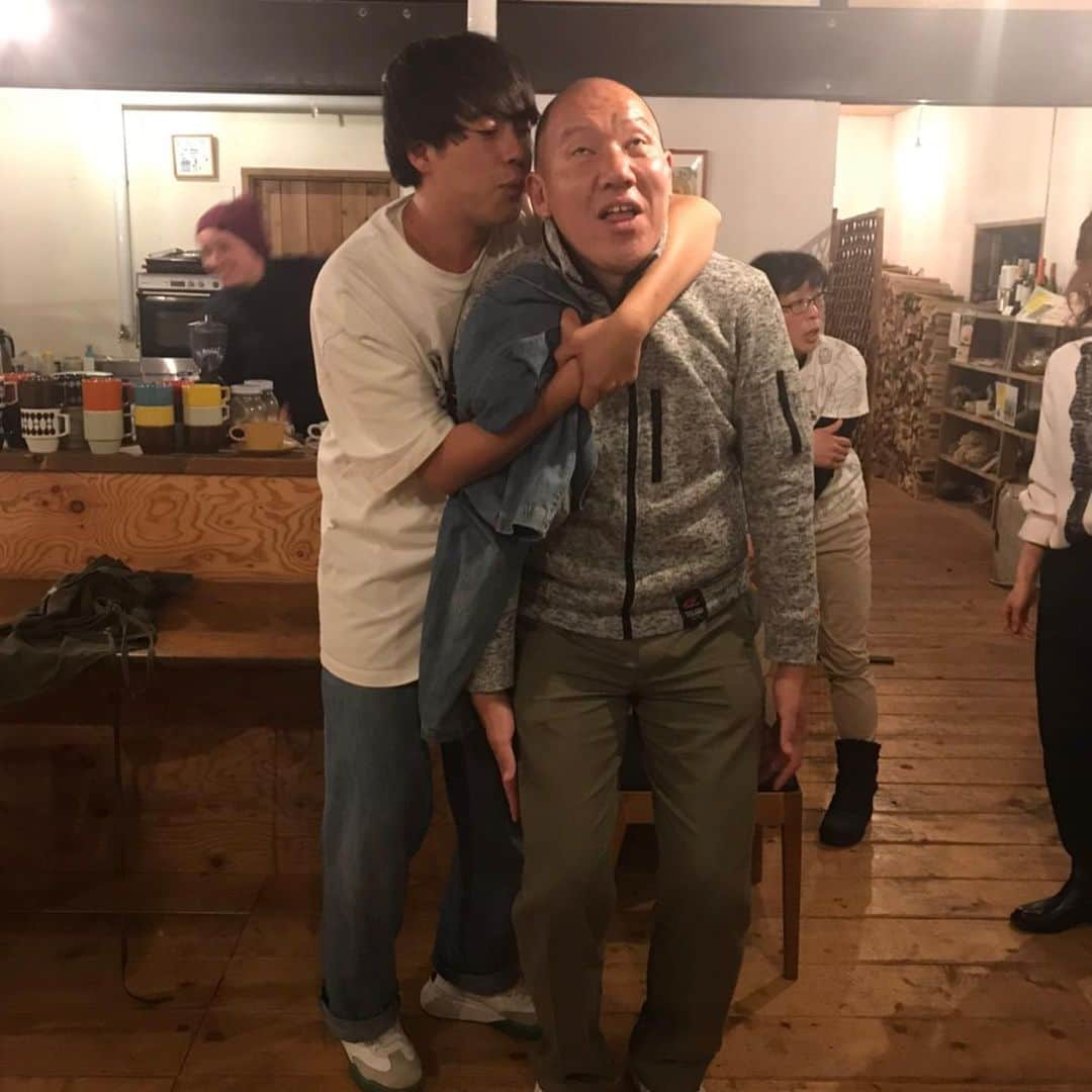 村本大輔さんのインスタグラム写真 - (村本大輔Instagram)「今夜札幌で独演会  ウーマンラッシュアワー村本の独演を土曜日の夜に札幌で〜シークレットコメディショー〜 【出 演】：ウーマンラッシュアワー村本大輔 【開催日】：１１月３０日（土) 【会 場】：マルチスペース・エフ （住所）札幌市中央区南9条西3丁目1-6彩木ビル4F 【開 場】：20時00分 【開 演】：20時30分（終演21時30分予定） 【料 金】：3,000円（前売り/当日共に）  チケット少しあります。当日現金清算でも大丈夫です。」11月30日 14時04分 - muramotodaisuke1125