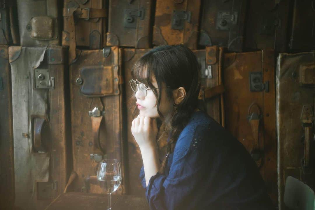 弘松菜摘のインスタグラム：「﻿ #カラベラDX #スネかじり探偵﻿ ２日目！﻿ ﻿ 皆様のおかげで﻿ 初日無事に幕が上がりました！！🥺✨﻿ ﻿ 早く！！みんなにこの作品を﻿ みてほしかった〜🥺✨✨﻿ ﻿ いかがでした？！﻿ ﻿ まだネタバレはできないけど、﻿ 私はこの役を頂くことができて﻿ 本当に嬉しいです。﻿ ﻿ 実力以上の役ですが﻿ 今できる全部をぶちまけて行きたいと思います！﻿ ﻿ 12月3日まで全力で！！！！﻿ ﻿ ﻿ #舞台 #舞台好きな人と繋がりたい﻿」
