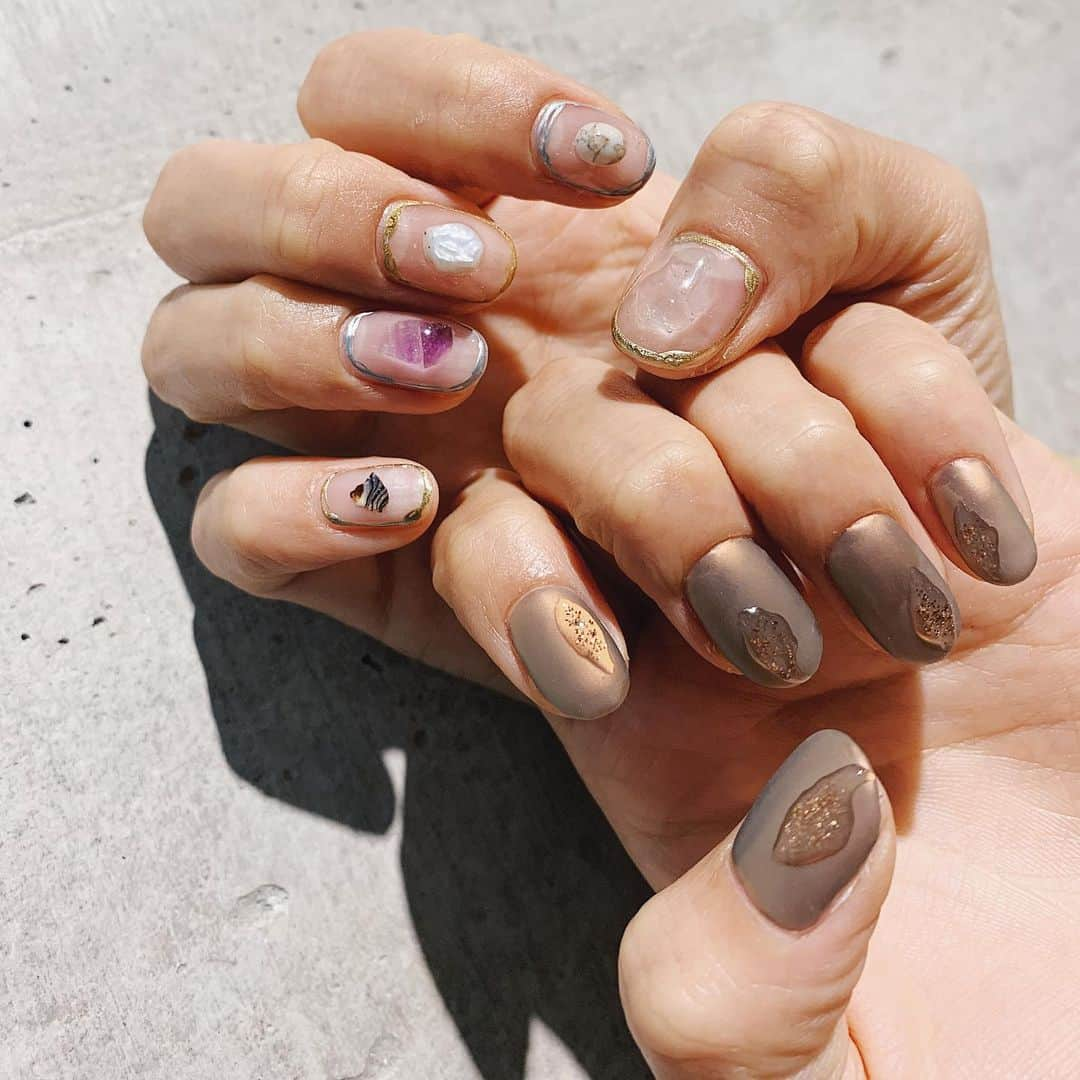 kanetaka ayaさんのインスタグラム写真 - (kanetaka ayaInstagram)「・ ・ おにゅーネイル💅 @inails_west ・ そんな今日も#ワンウォッシュフレアデニム　❤️ ・ ・ #nail#naildesign #ミラーネイル #クリアネイル#ちぐはぐネイル  #水滴ネイル#天然石ネイル#ネイル」11月30日 14時31分 - aya_kanetaka_