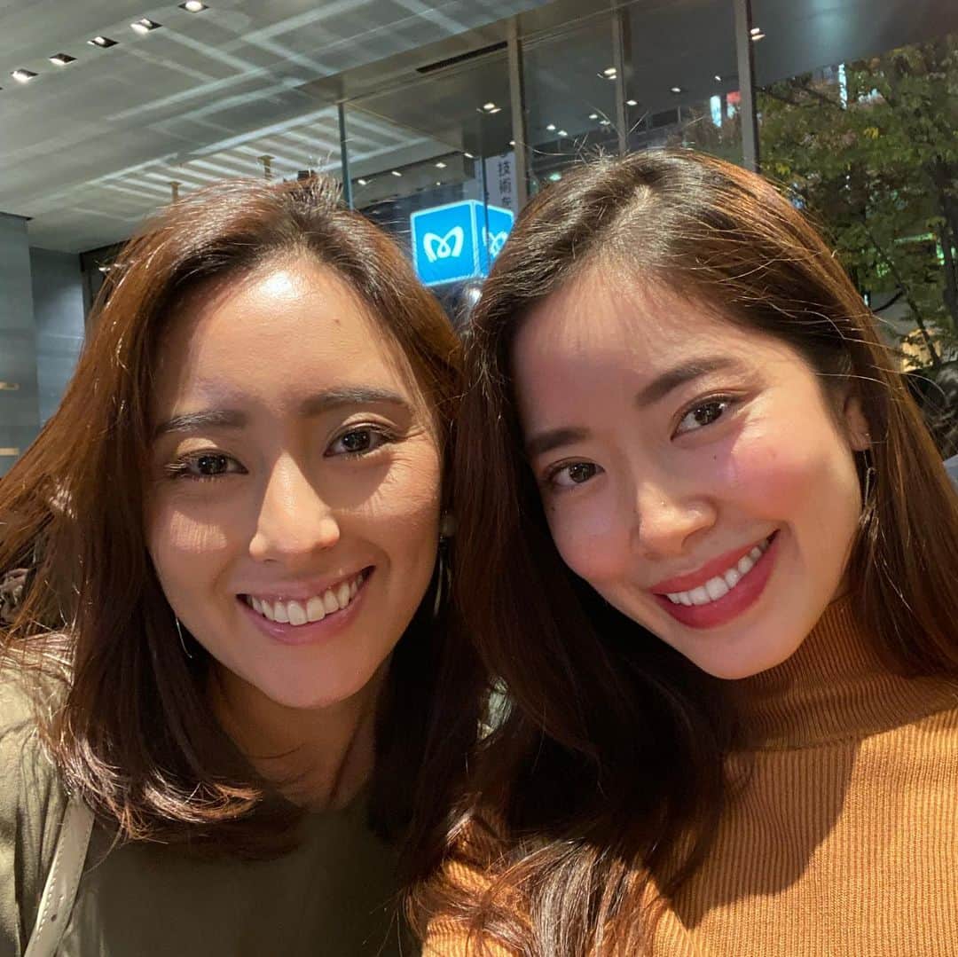 May Pakdee メイ パクディさんのインスタグラム写真 - (May Pakdee メイ パクディInstagram)「@armani #LaPrima bag launching party with this beauty☺️💕 Amani’s classic bags with edgy colors xx I would go to this green or their light blue 💚 #giorgioarmani . . . Mikiと#アルマーニ の#ラプリマ　バッグ発表会に行きました。沢山楽しい話しして、沢山笑った😂いつまでも話ししきれないー✨いつも楽し時間ありがとう🙈この後は勿論ワインとパスタ🍝🍷#ginzasix にて🤞🏼」11月30日 14時36分 - maypakdee