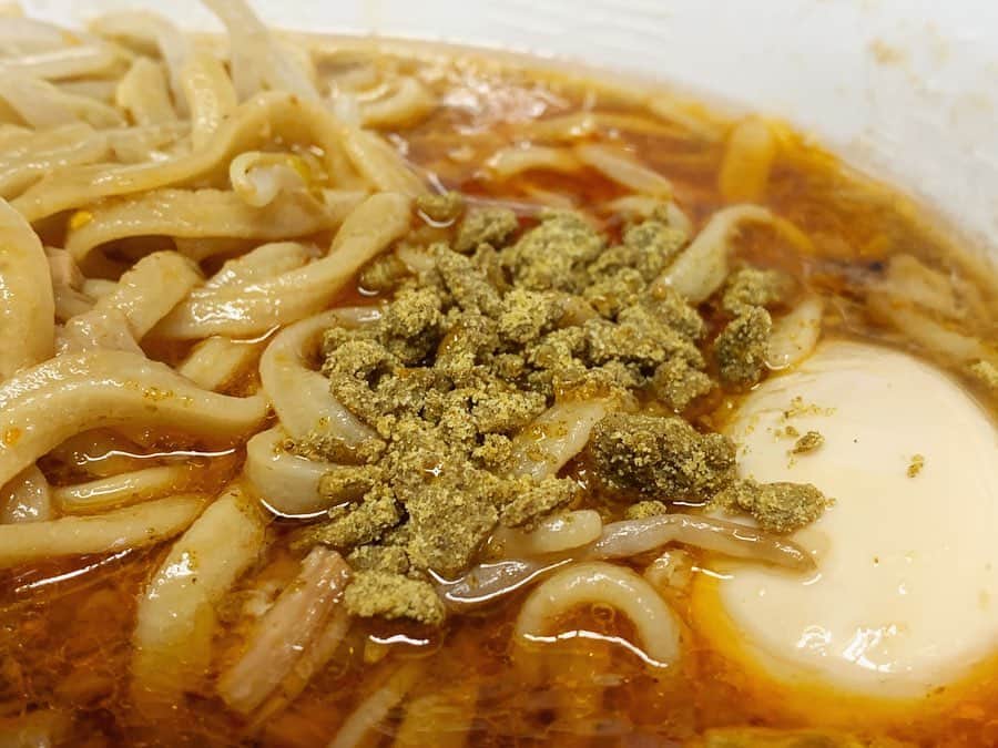 SUSURUさんのインスタグラム写真 - (SUSURUInstagram)「ラーメン二郎千住大橋駅前店 小ラーメン麺半分油少なめ、ニンニクラー油、生卵、1010カレー 土曜のお昼の千住二郎！ 醤油キリッと効いたスープにデロ麺が最高。 ラー油トッピングは初でしたがこちらも香ばしい風味があり美味しかったです😍 #susuru_tv #プライベート #ラーメン二郎千住大橋駅前店 #千住大橋 #東京 #超うまい  #ラーメン #らーめん #ramen #ラーメン部 #ramennoodles #毎日ラーメン生活 #麺スタグラム #japaneseramen #japanramen #foodstagram #foodie #noodles #instanoodle #instaramen #instafood #susururecommended #ラーメン二郎 #東京ラーメン #ramenjiro」11月30日 14時44分 - susuru_tv