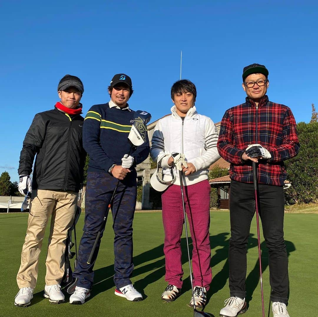 高橋聡文のインスタグラム：「選手会納会で今年初ゴルフ行きました⛳️夜の宴会も相変わらず面白かったです😊阪神タイガースのみなさん本当にありがとうございました🙇‍♂️ #ゴルフ #阪神タイガース #岩田稔#岡崎太一#通訳栗山#髙橋聡文 #同級生#桑原謙太郎#森越祐人#中谷将大#原口文仁 #守屋功輝」