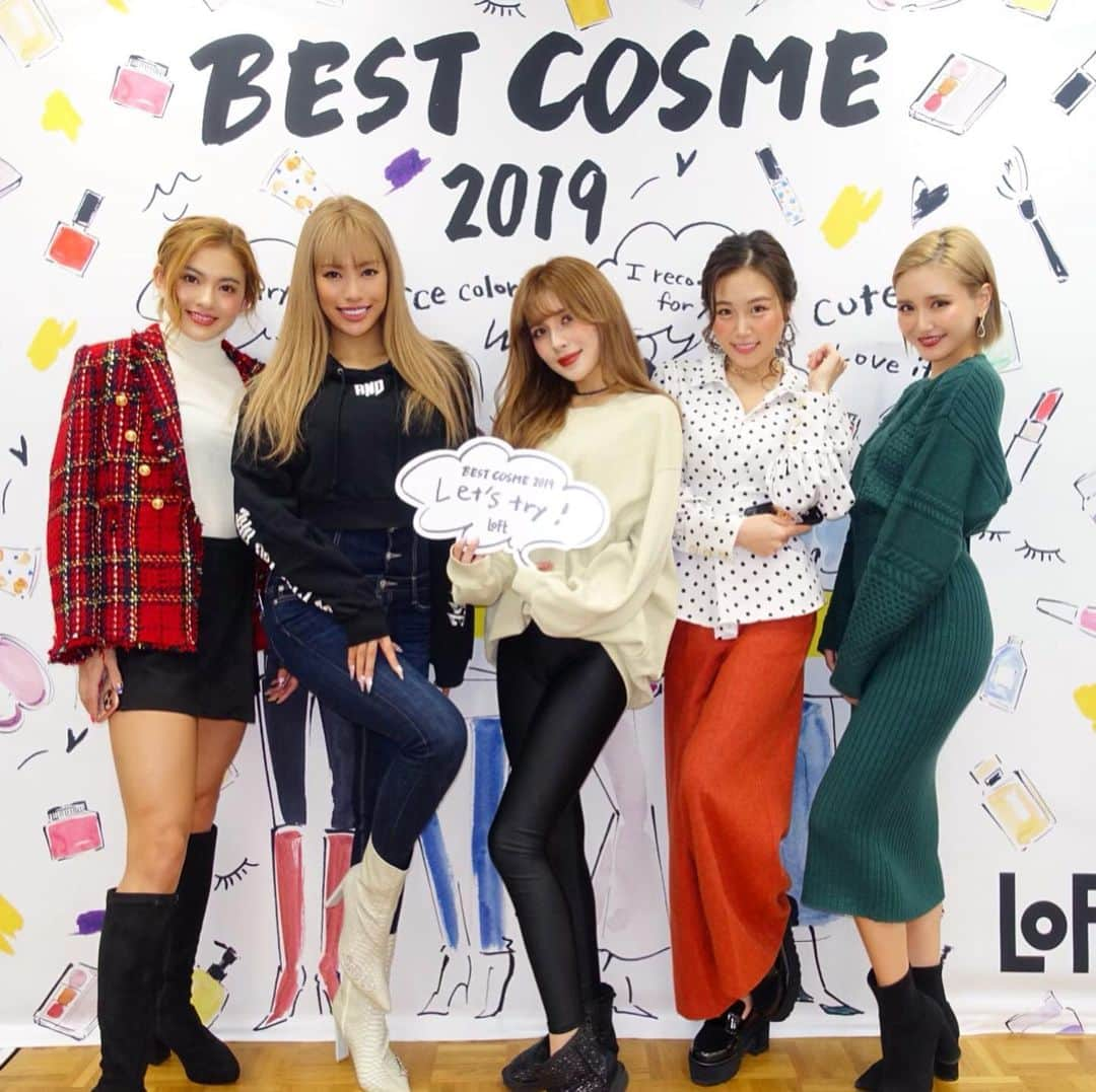 カナさんのインスタグラム写真 - (カナInstagram)「今日は LOFT @loft_official 『BEST COSME 2019』 に行ってきました💄💫 ． 2019 BEST COSMEは 2019のロフトのベストコスメが集まっていて 大人気商品を試してみたりGETできたり とても幸せな時間でした…！🥺💓💭 ． かなの1番オススメはサボリーノの夜用マスク🧖🏼‍♀️🌙 @bcl_company_official  化粧水+乳液+美容液+クリーム+パックの夜ケアが マスク１枚で完了しちゃうの🎶 疲れた夜、いつもこの５in１に助けられてるよ💪🏻❤️ ． #ロフト展示会 #ロフトのベストコスメ2019 #サボリーノ #サボリーノ夜用マスク #cyberjapan」11月30日 14時46分 - _kana627_