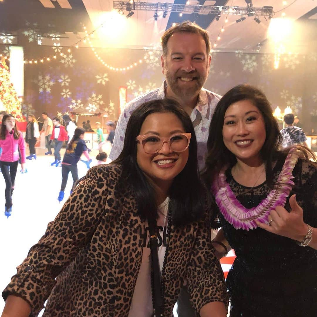 クリスティー・ヤマグチさんのインスタグラム写真 - (クリスティー・ヤマグチInstagram)「Winter Wishes-A Holiday Festival @hawaiiconventioncenter supporting @alwaysdream Hawaii kinder Keiki. Mahalo Teri ! Also special mahalo to @maiashibutani @alexshibutani joining us here in Hawaii!!! Pic- on ice fun with @brookleeofficial and Teri. Hope to see you on the ice. Mele Kalikimaka ⛸❄️⛄️ #earlyliteracy  alwaysdream.org」11月30日 14時53分 - kristiyamaguchi