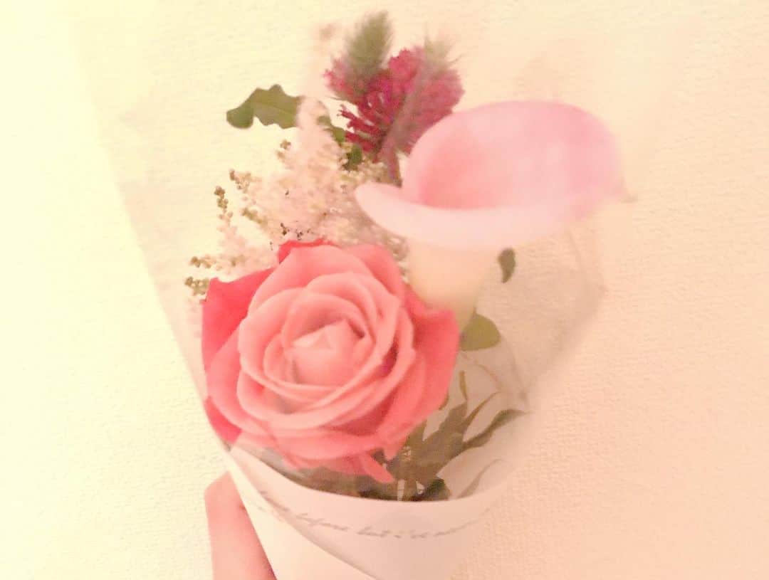堀有里さんのインスタグラム写真 - (堀有里Instagram)「今回も素敵なお花、頂きました。可愛い！  劇場を彩ってくださり、 元気をくださり、 本当にありがとうございます！✨ #IBUKI2019 #祝い花 #ありがとうございます #舞台 #flower」11月30日 15時12分 - _horiyuri_