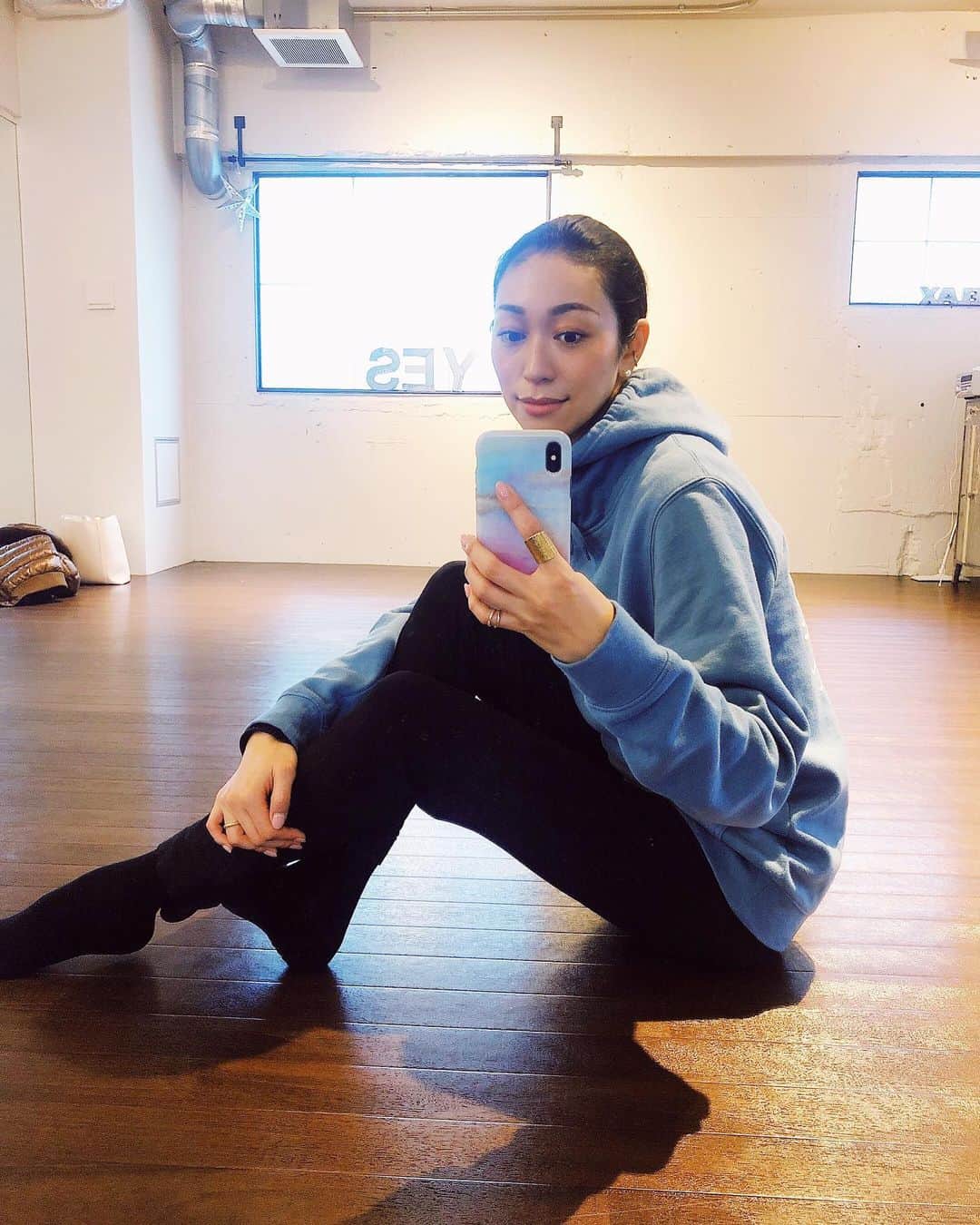 のインスタグラム：「11月も今日が最後！ 明日から今年ラストの月。 早いなぁ。 今日も @yestokyo でのMy pilates class でした🤸‍♂️ 今年のオープンクラスは12/14.28のみです！ ご予約は私のストーリーズハイライト「予約ページ」か @yestokyo のホームページから💁‍♀️❣️ ・ ・ #pilates #pilateskumako #ピラティス #クマピラ」
