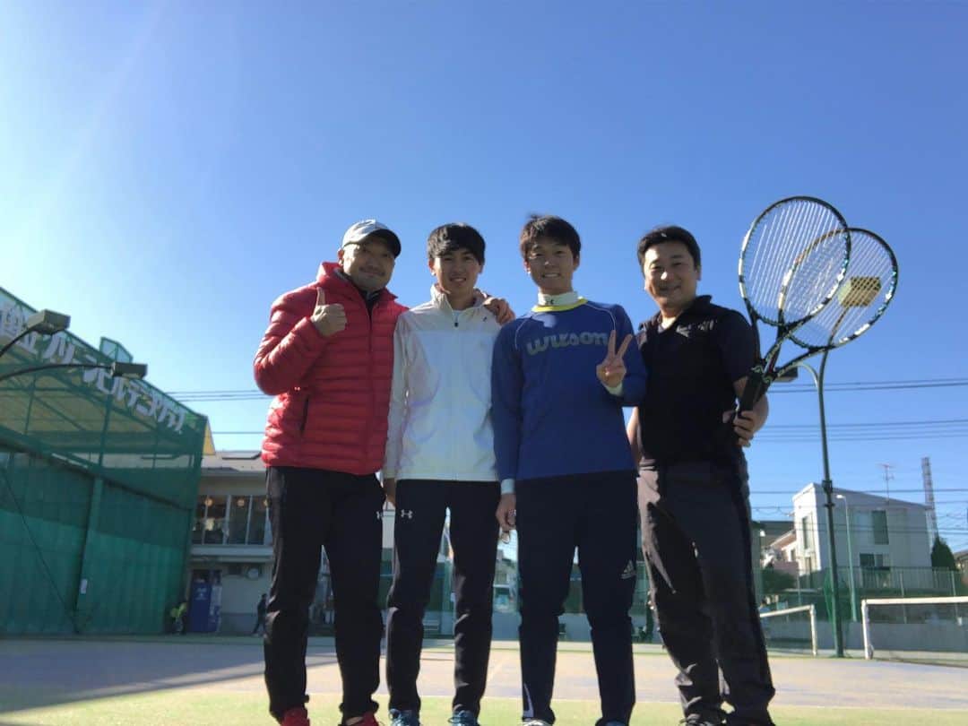 石原孝尚さんのインスタグラム写真 - (石原孝尚Instagram)「テニスデビュー🎾  今日は伊藤さんのお誘いで テニスデビューしました！  上智大学のたかし君、しょうたろう君、伊藤さんに指導してもらって最後はダブルスで試合できるまでになりました😊  伊藤さん ありがとうございました🎾  また誘ってください！！！」11月30日 15時22分 - taka_ishihara