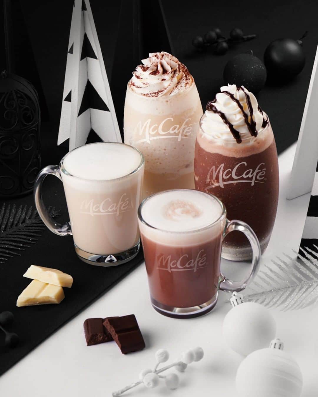 McDonald's Philippinesのインスタグラム：「25 days to go ‘til Christmas! Indulge with our new McCafé drinks -- White Chocolate Mocha and Black Forest Raspberry Mocha. Go to our profile to find a McCafé near you.」