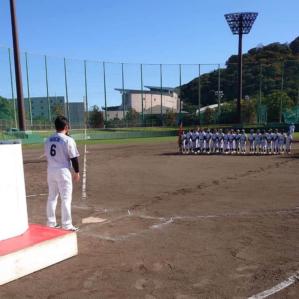 井口資仁さんのインスタグラム写真 - (井口資仁Instagram)「「井口資仁杯争奪学童軟式野球大会」 決勝戦を観戦後、閉会式にて優勝旗、メダル授与🏅を行ってきました。  毎年野球教室を行っていましたが、 今年から井口杯争奪となり🏆 本日の決勝戦も素晴らしい試合を観せてもらいました。 この大会を通じて高知からも多くのプロ野球選手が誕生するのを楽しみにしています。  #井口資仁 #千葉ロッテマリーンズ #井口資仁杯争奪学童軟式野球大会 #高知市」11月30日 15時33分 - iguchi.tadahito6